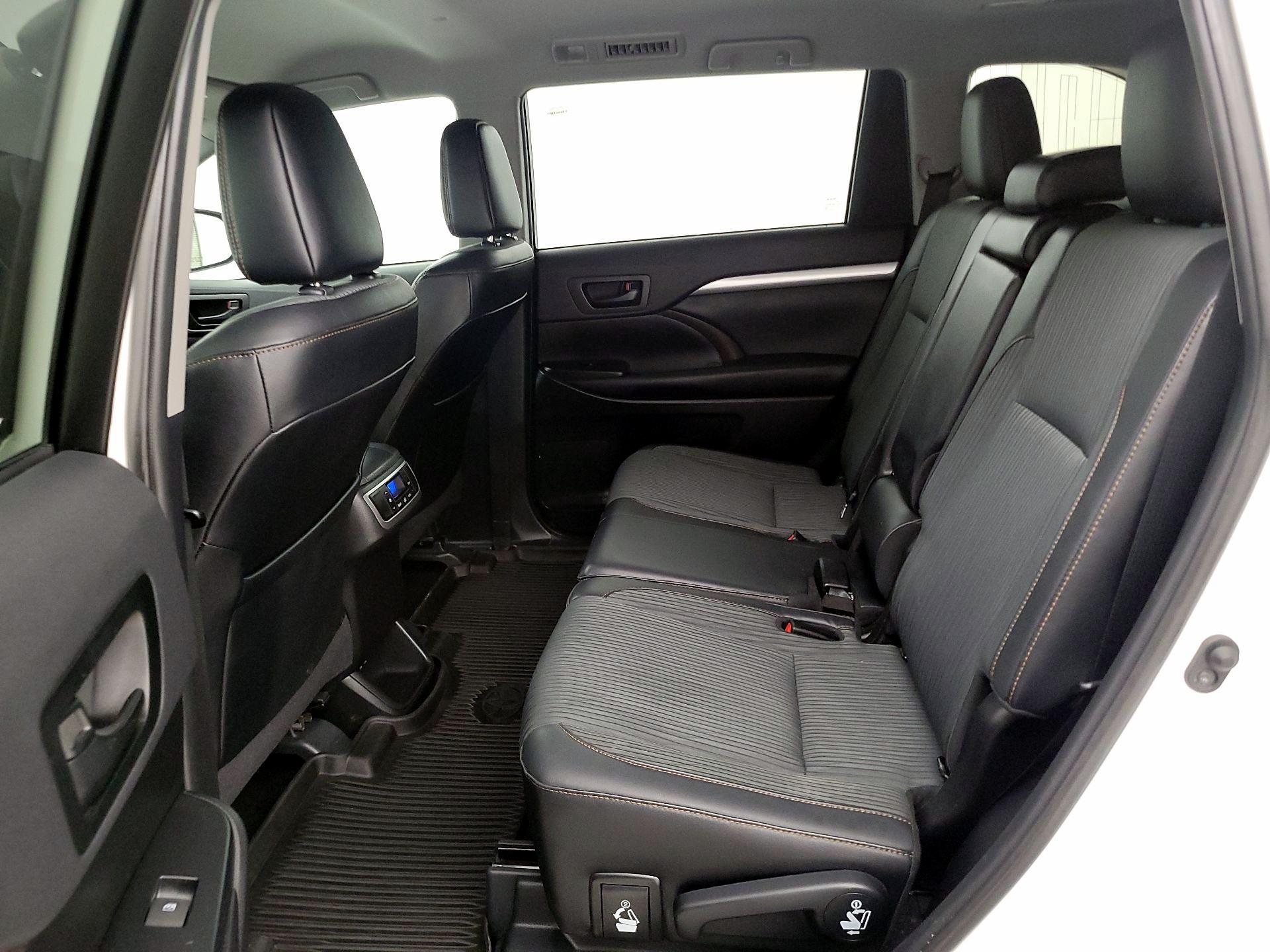 Thumbnail: 2019 Toyota Highlander - 19