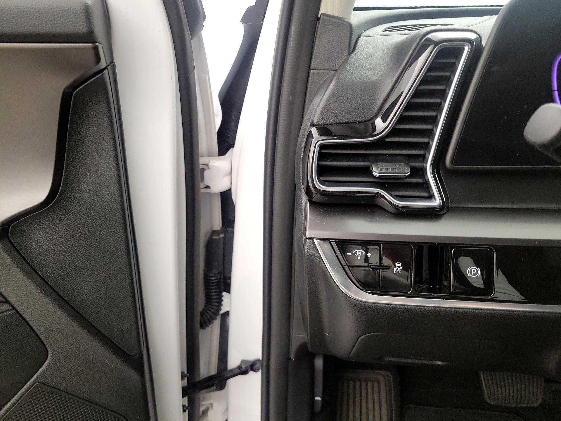 Thumbnail: 2023 Kia Sportage - 13