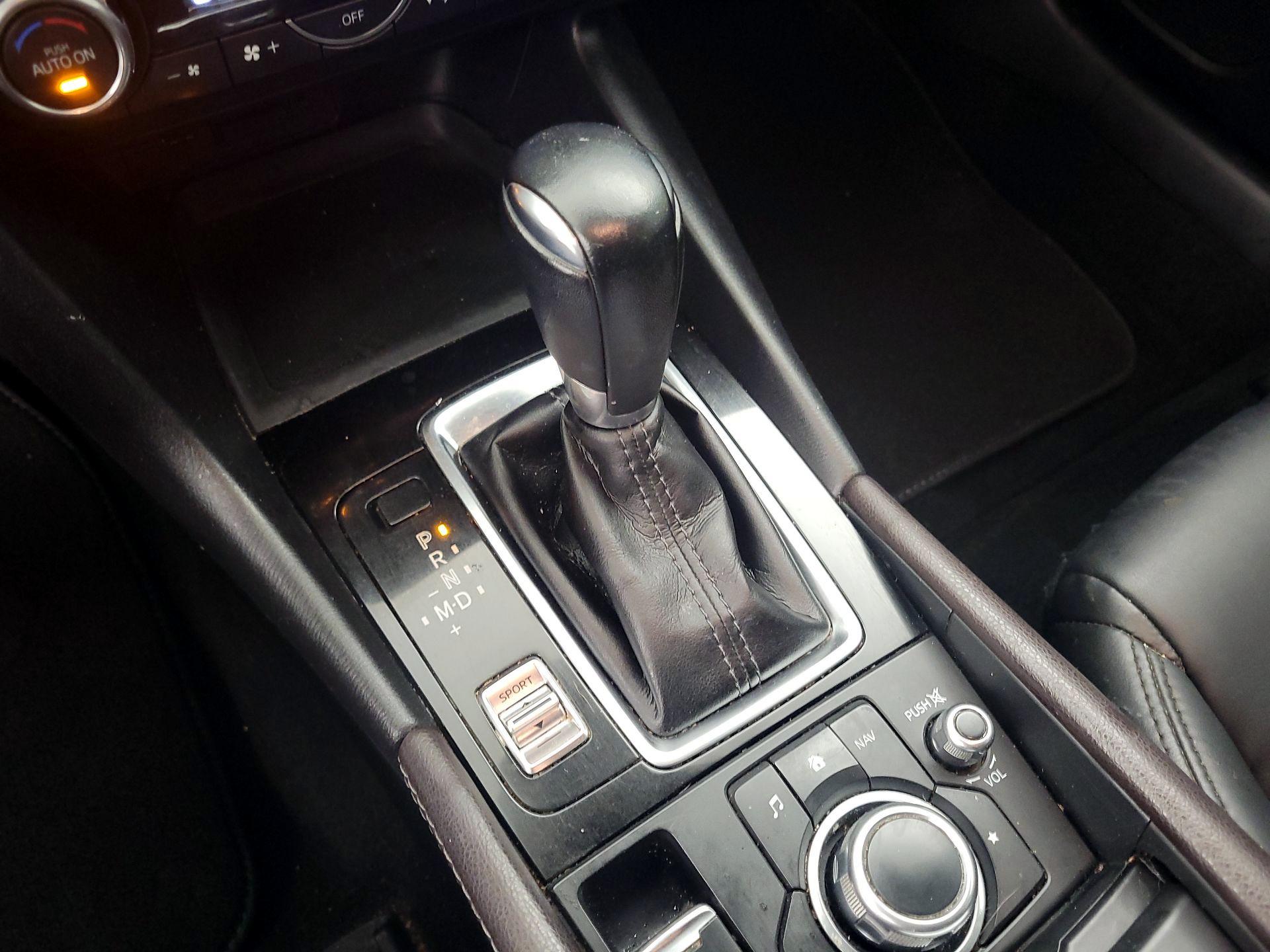 Thumbnail: 2018 Mazda Mazda3 - 16