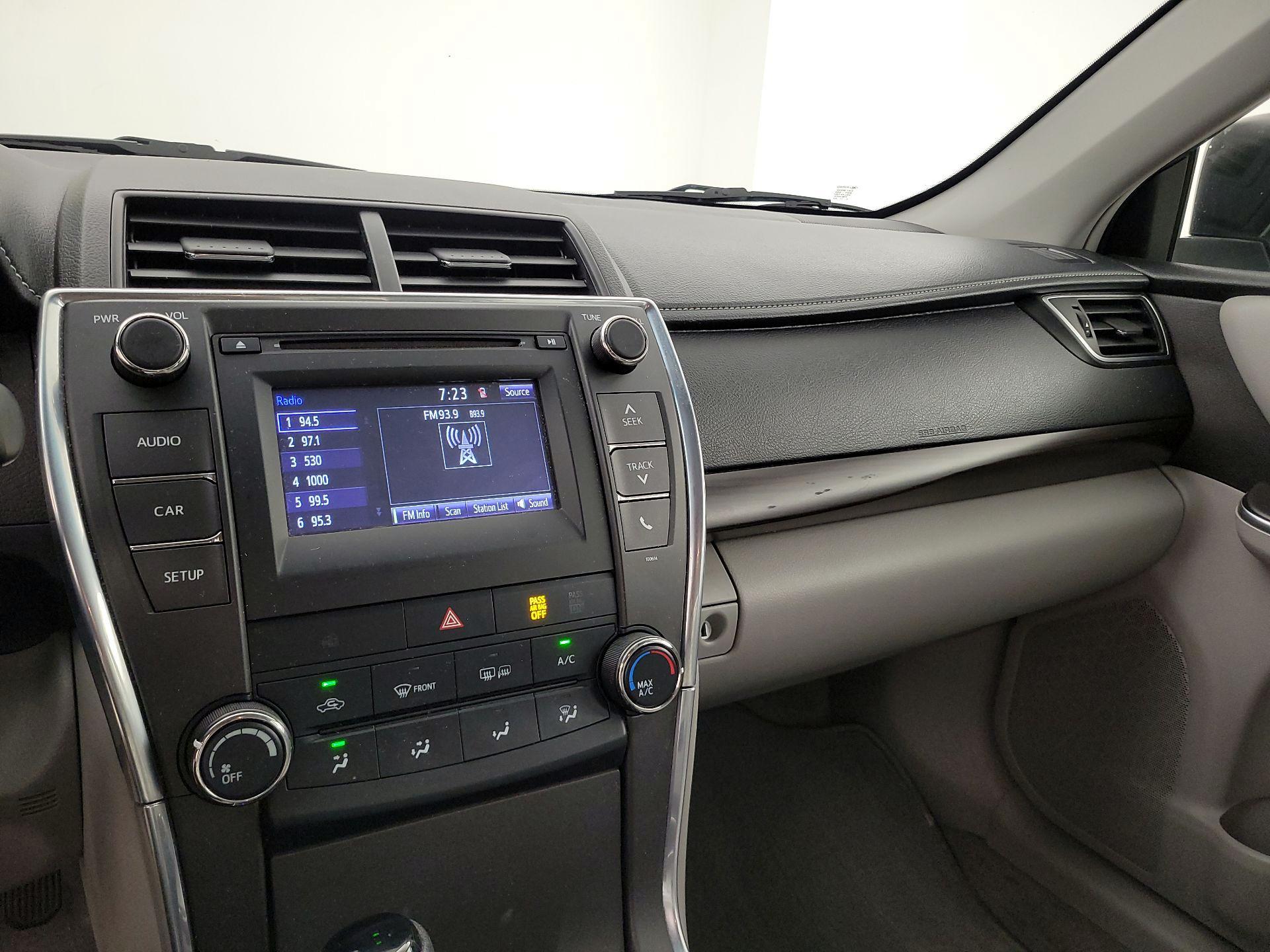 Thumbnail: 2017 Toyota Camry - 15