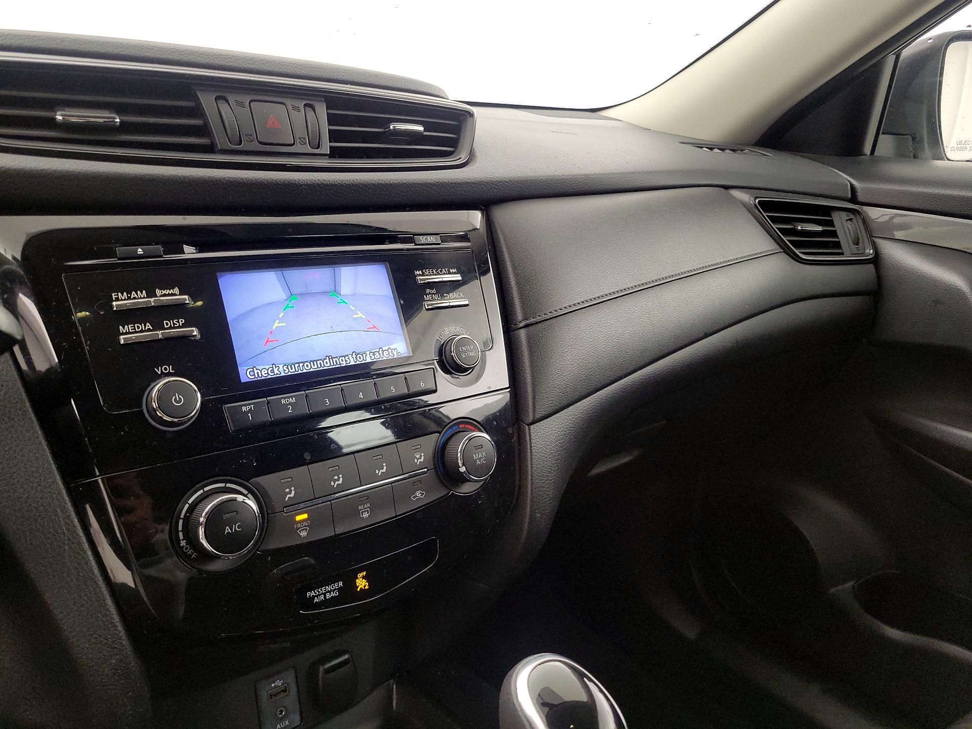 Thumbnail: 2017 Nissan Rogue - 14