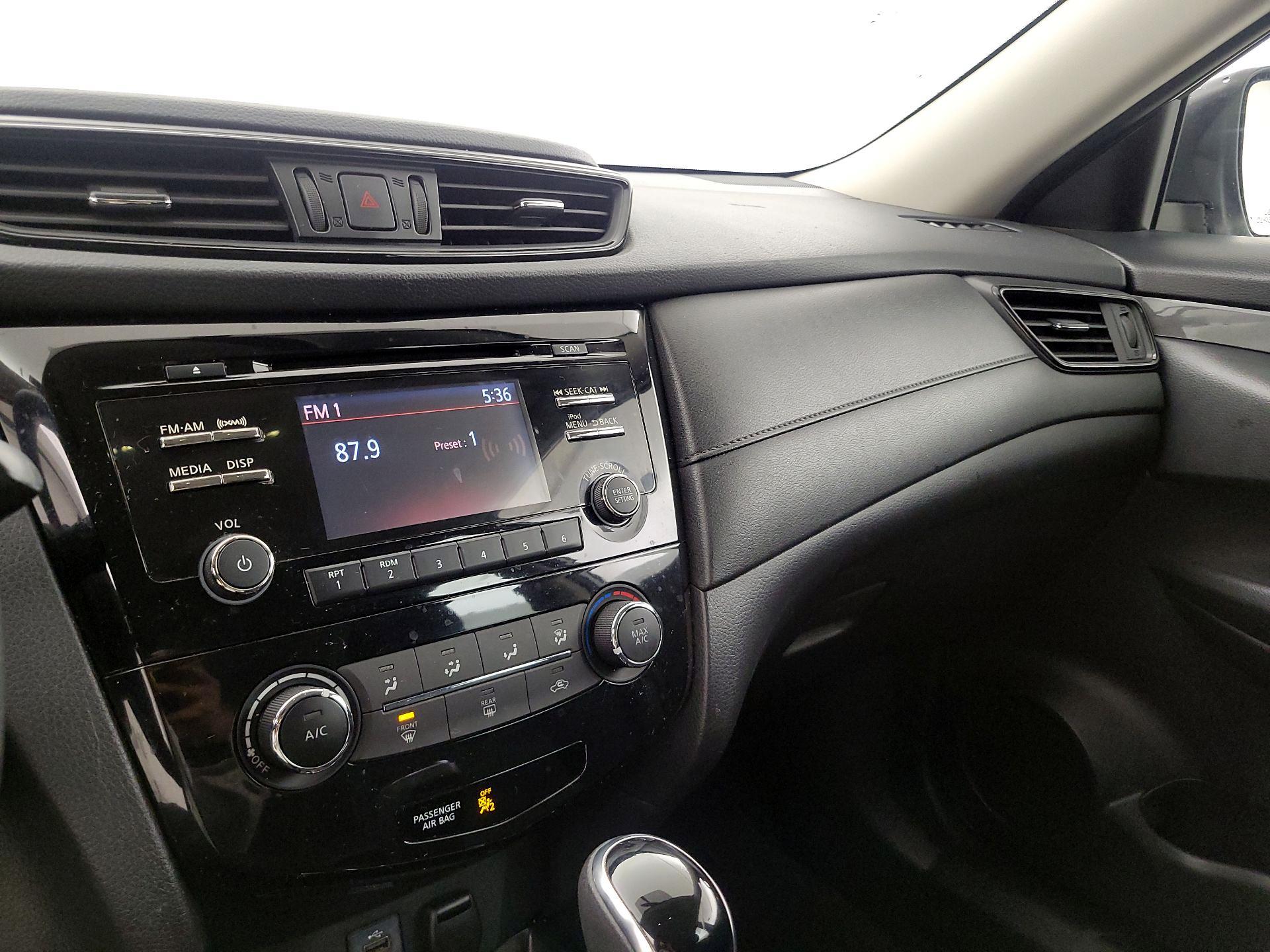 Thumbnail: 2017 Nissan Rogue - 15