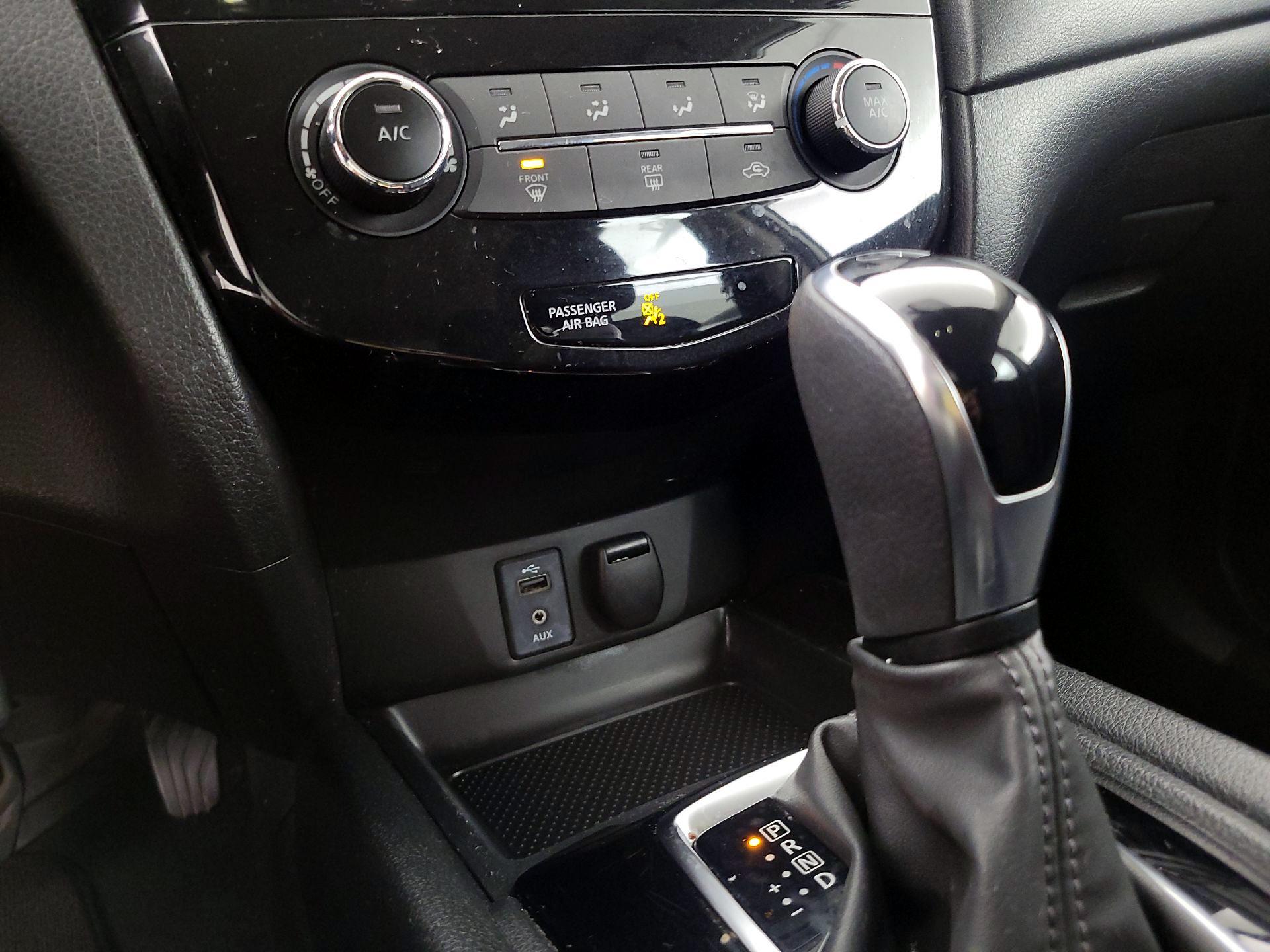 Thumbnail: 2017 Nissan Rogue - 16