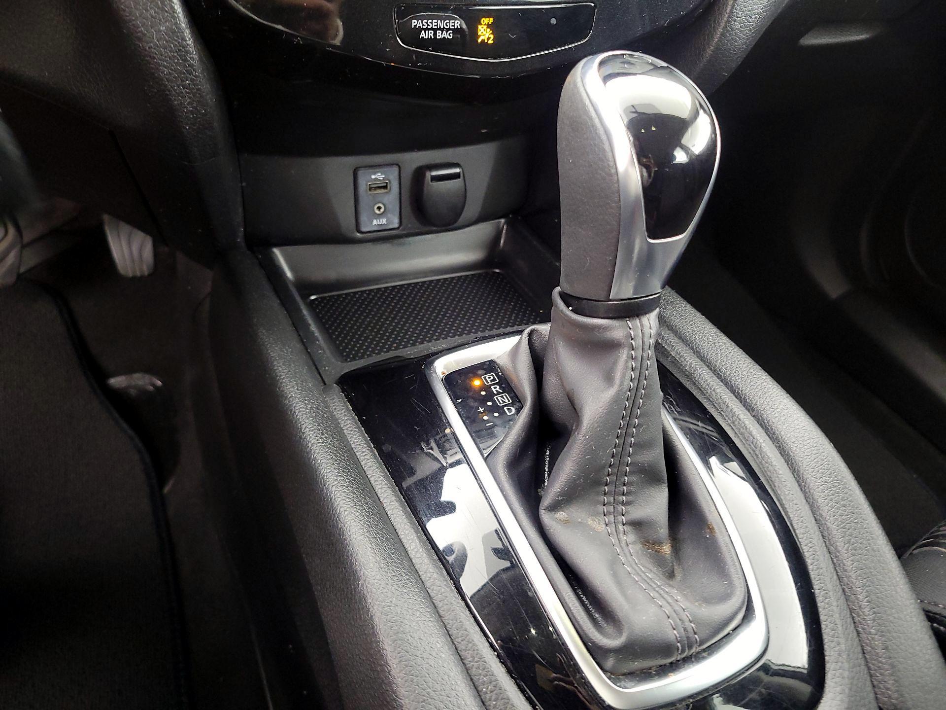 Thumbnail: 2017 Nissan Rogue - 17