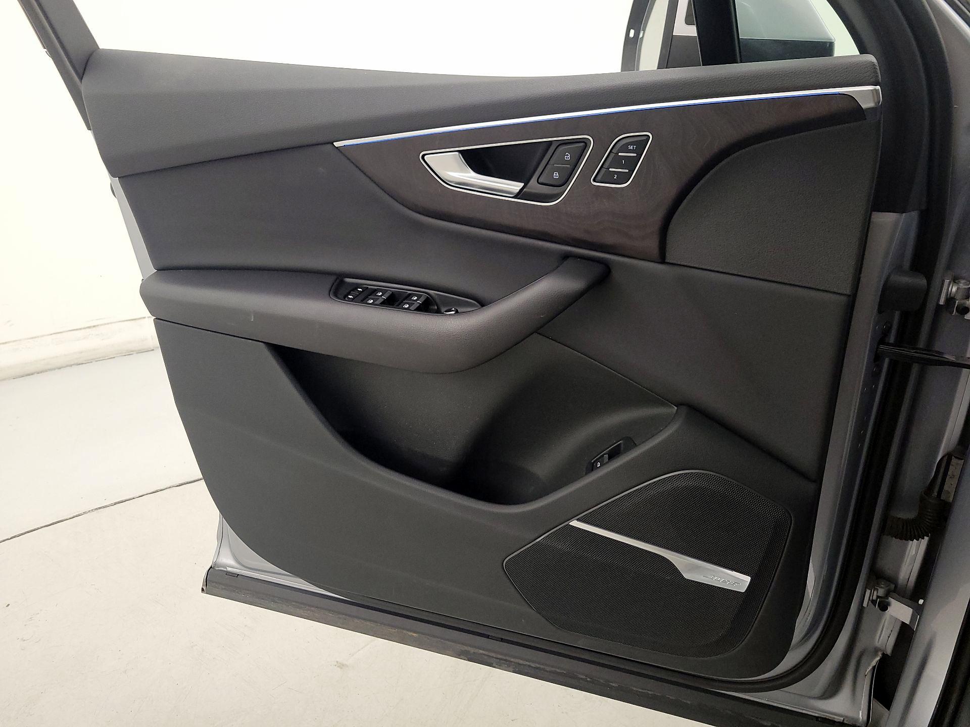 Thumbnail: 2020 Audi Q7 - 12