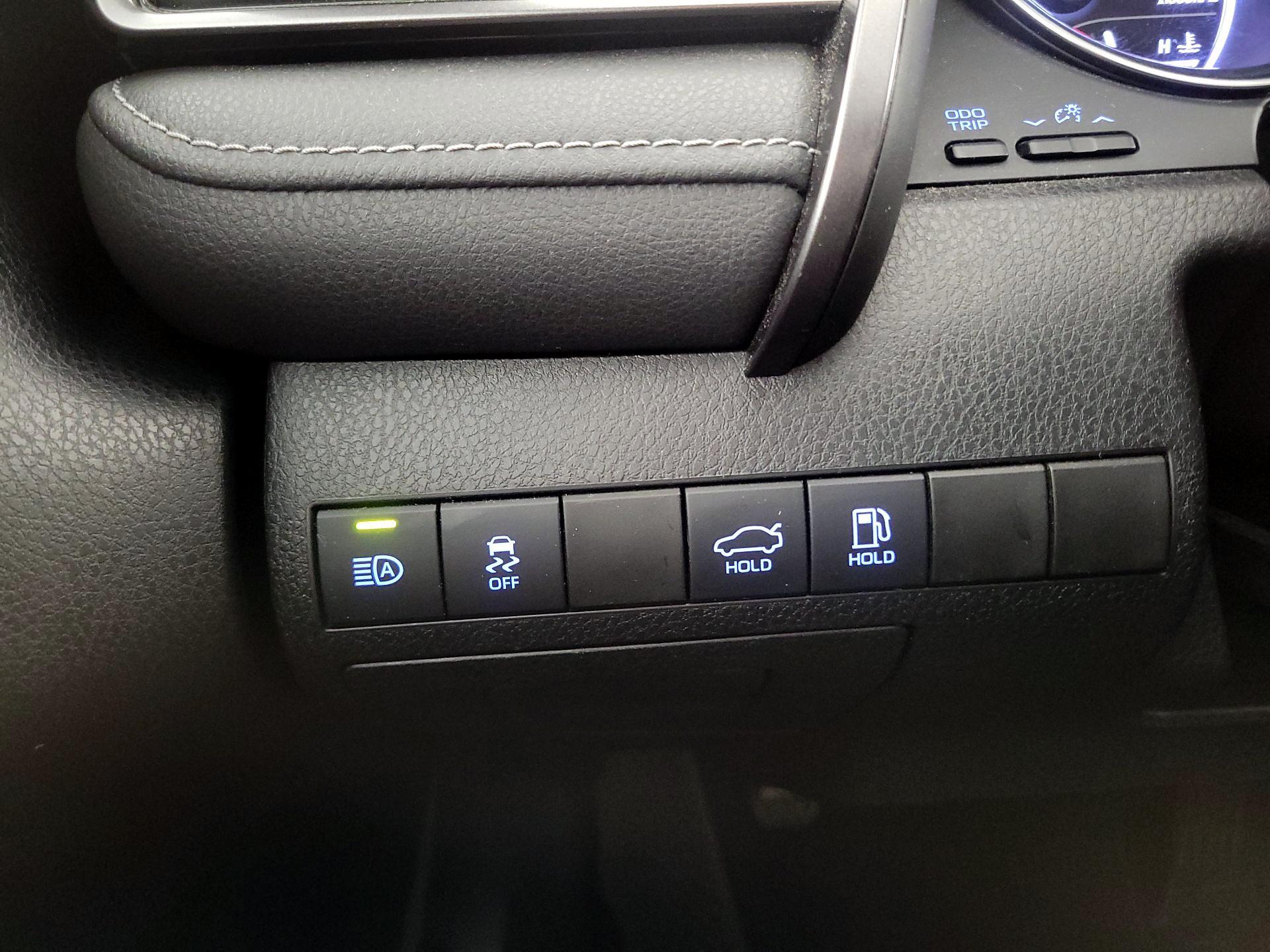 Thumbnail: 2020 Toyota Camry - 13