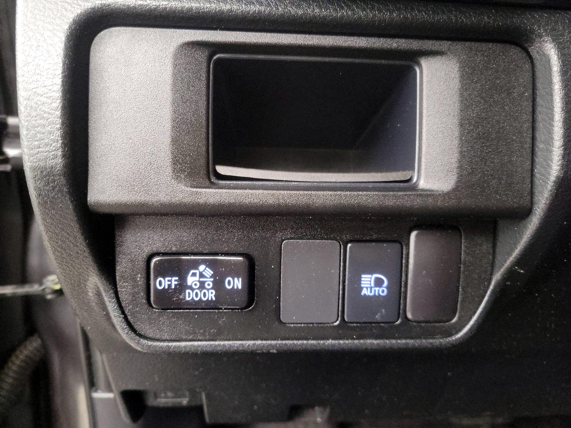 Thumbnail: 2019 Toyota Tacoma - 13