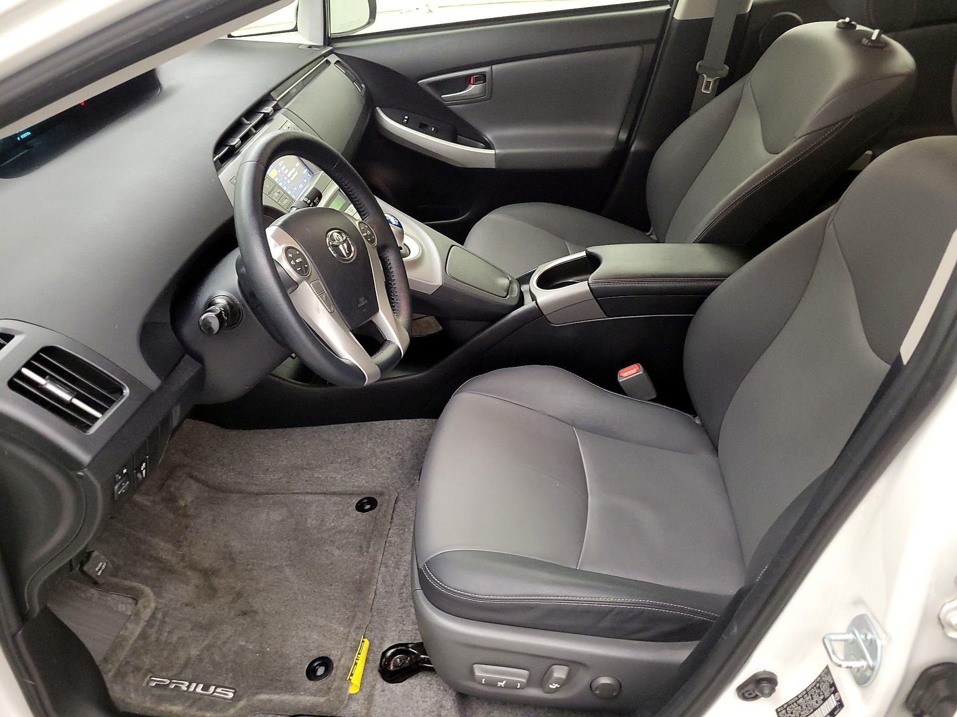 Thumbnail: 2015 Toyota Prius - 11