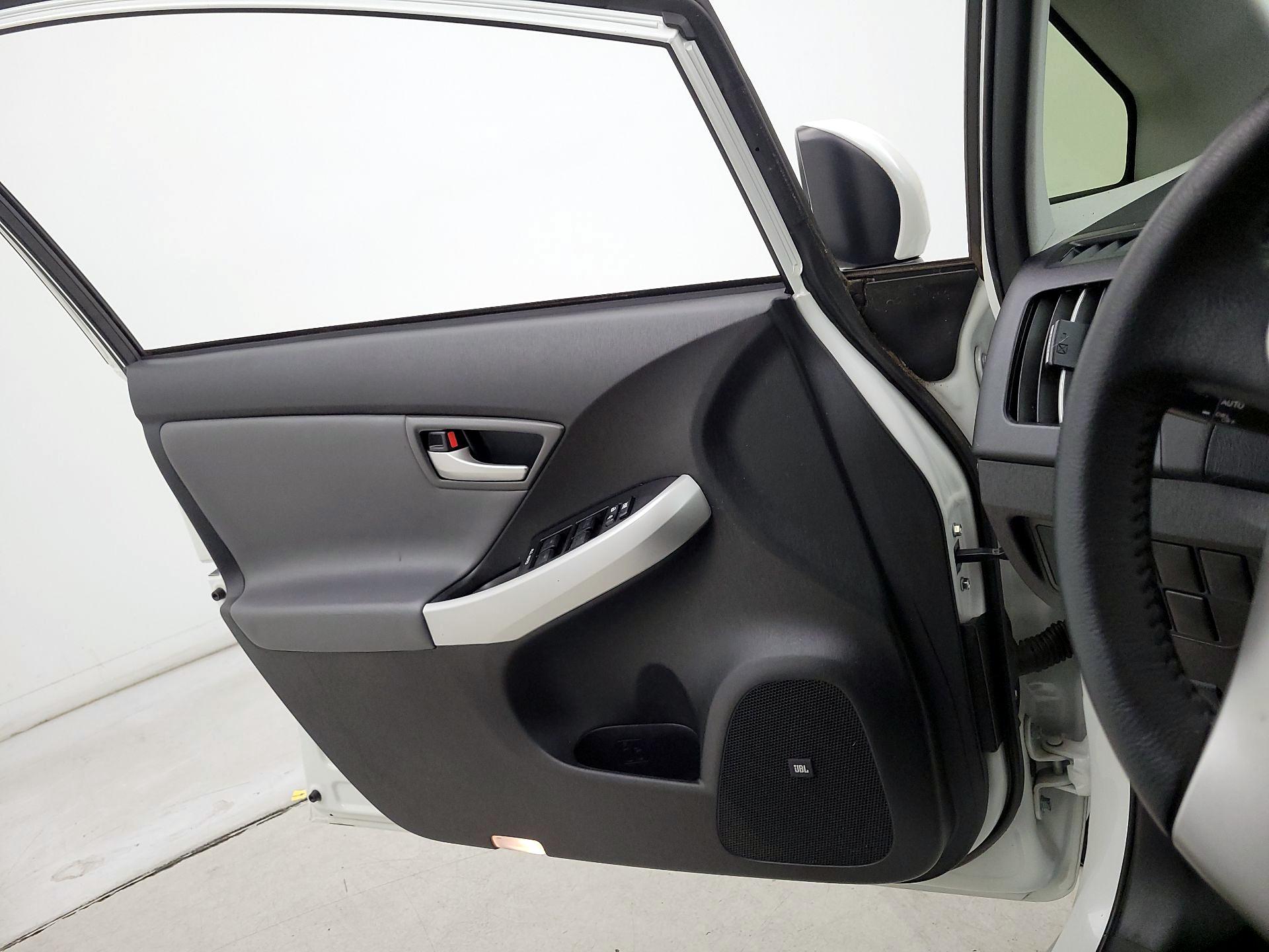 Thumbnail: 2015 Toyota Prius - 12