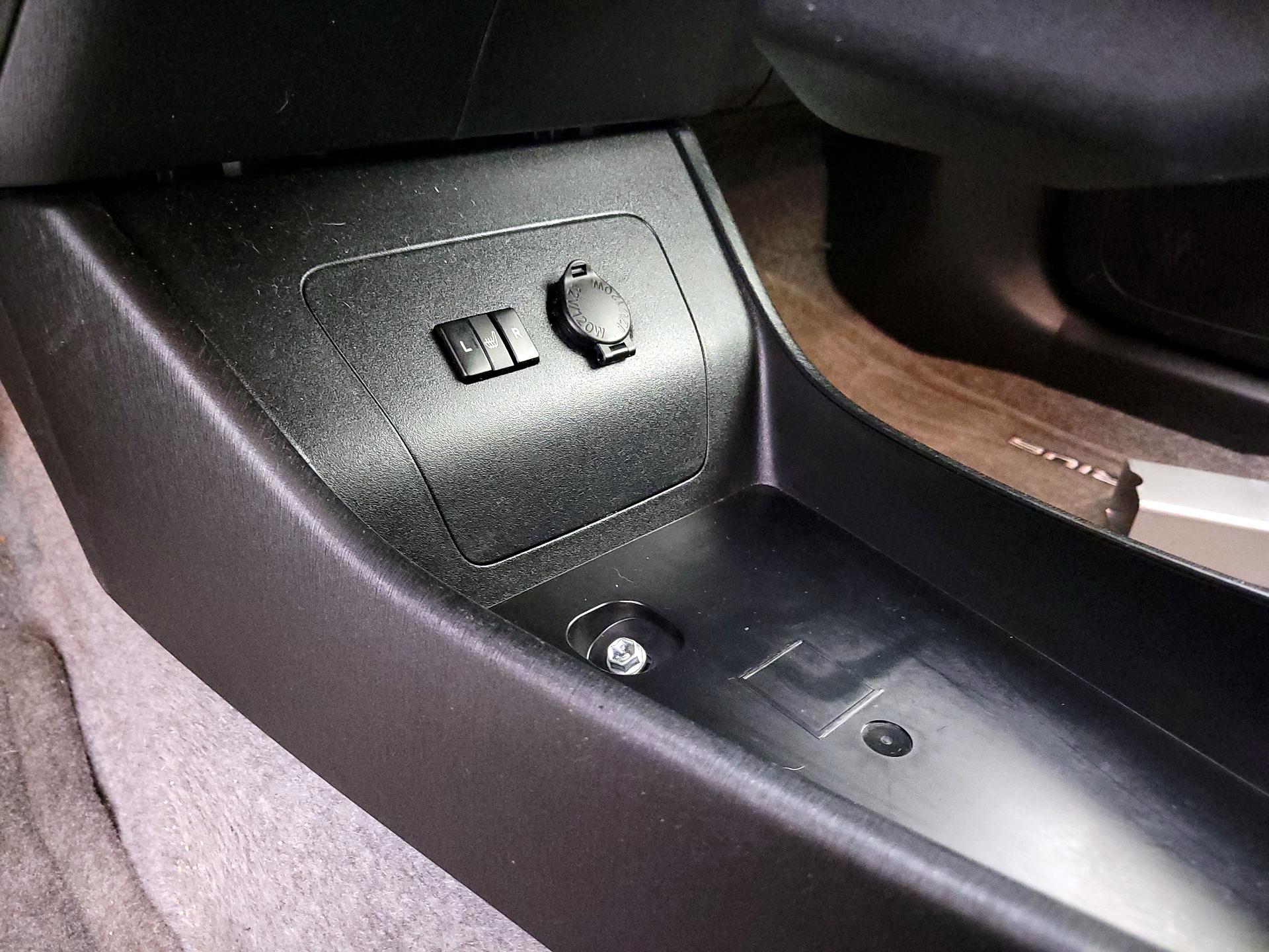 Thumbnail: 2015 Toyota Prius - 18