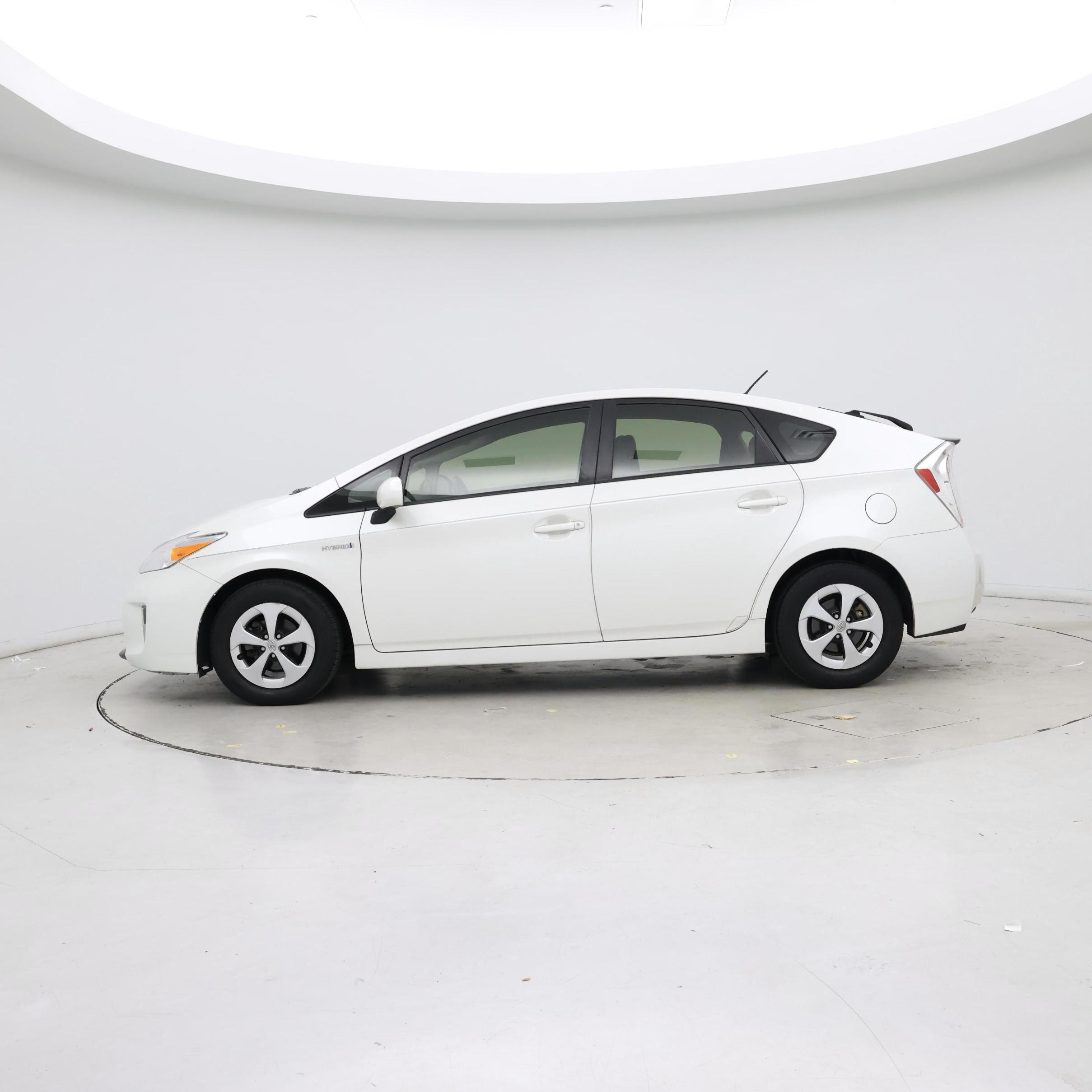 Thumbnail: 2015 Toyota Prius - 3