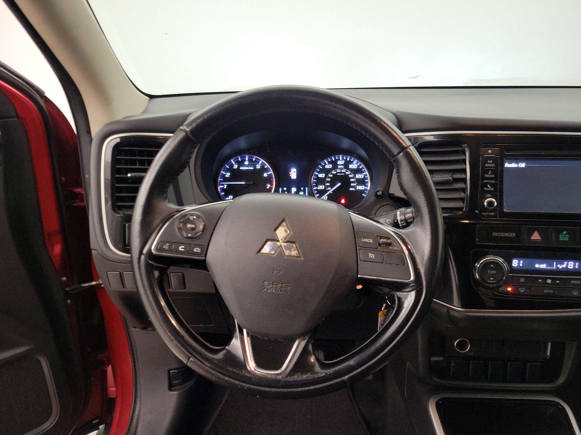 Thumbnail: 2017 Mitsubishi Outlander - 10