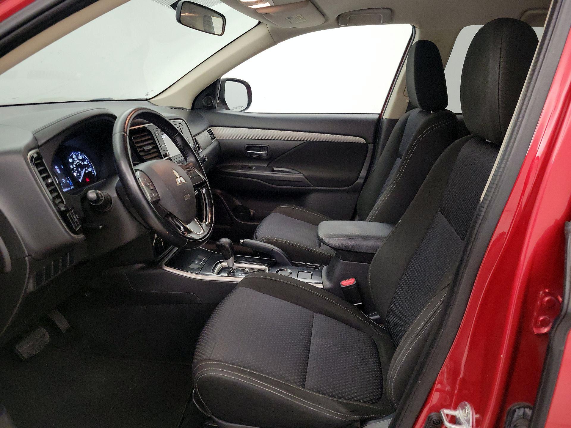 Thumbnail: 2017 Mitsubishi Outlander - 11