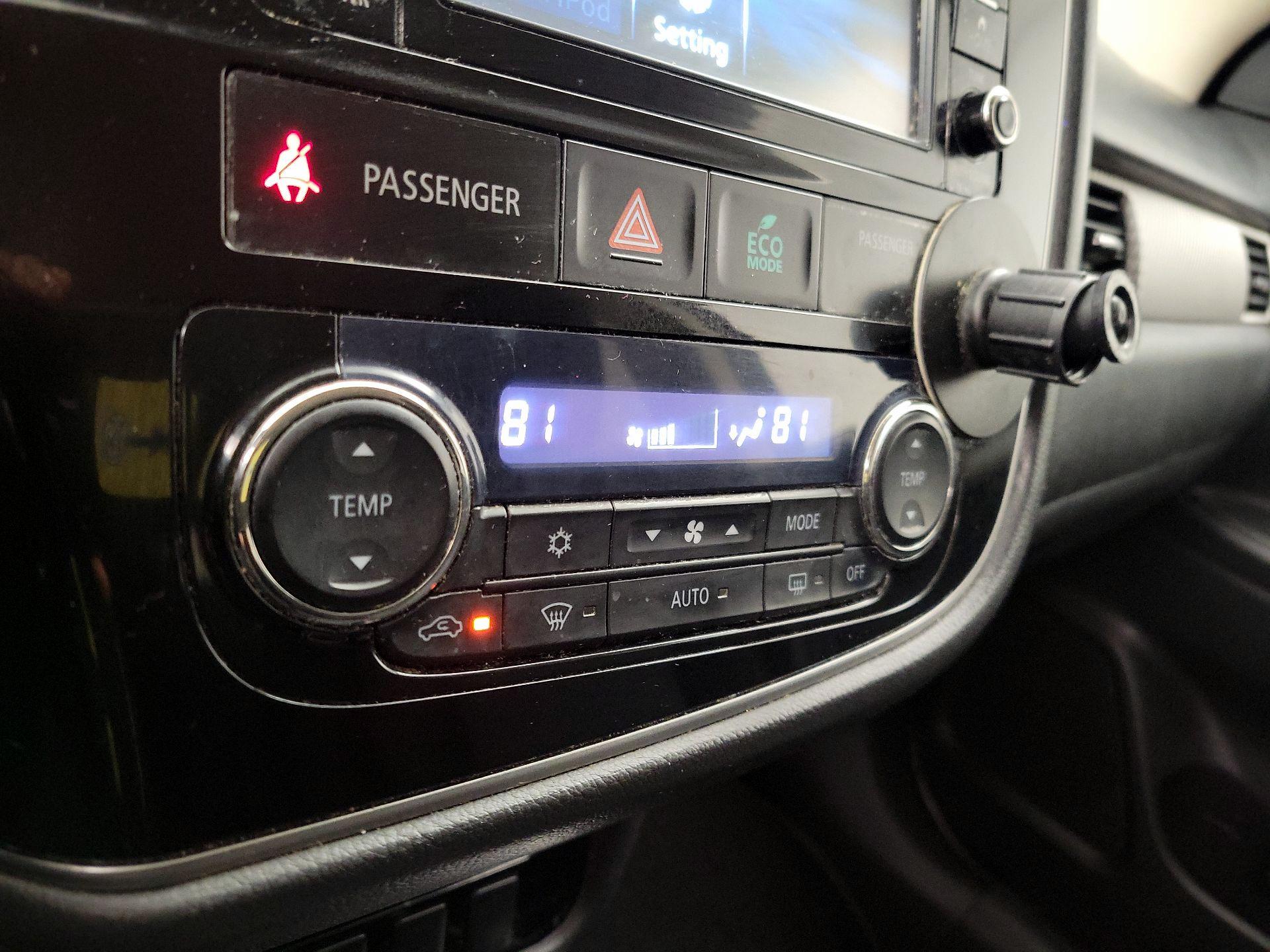 Thumbnail: 2017 Mitsubishi Outlander - 16