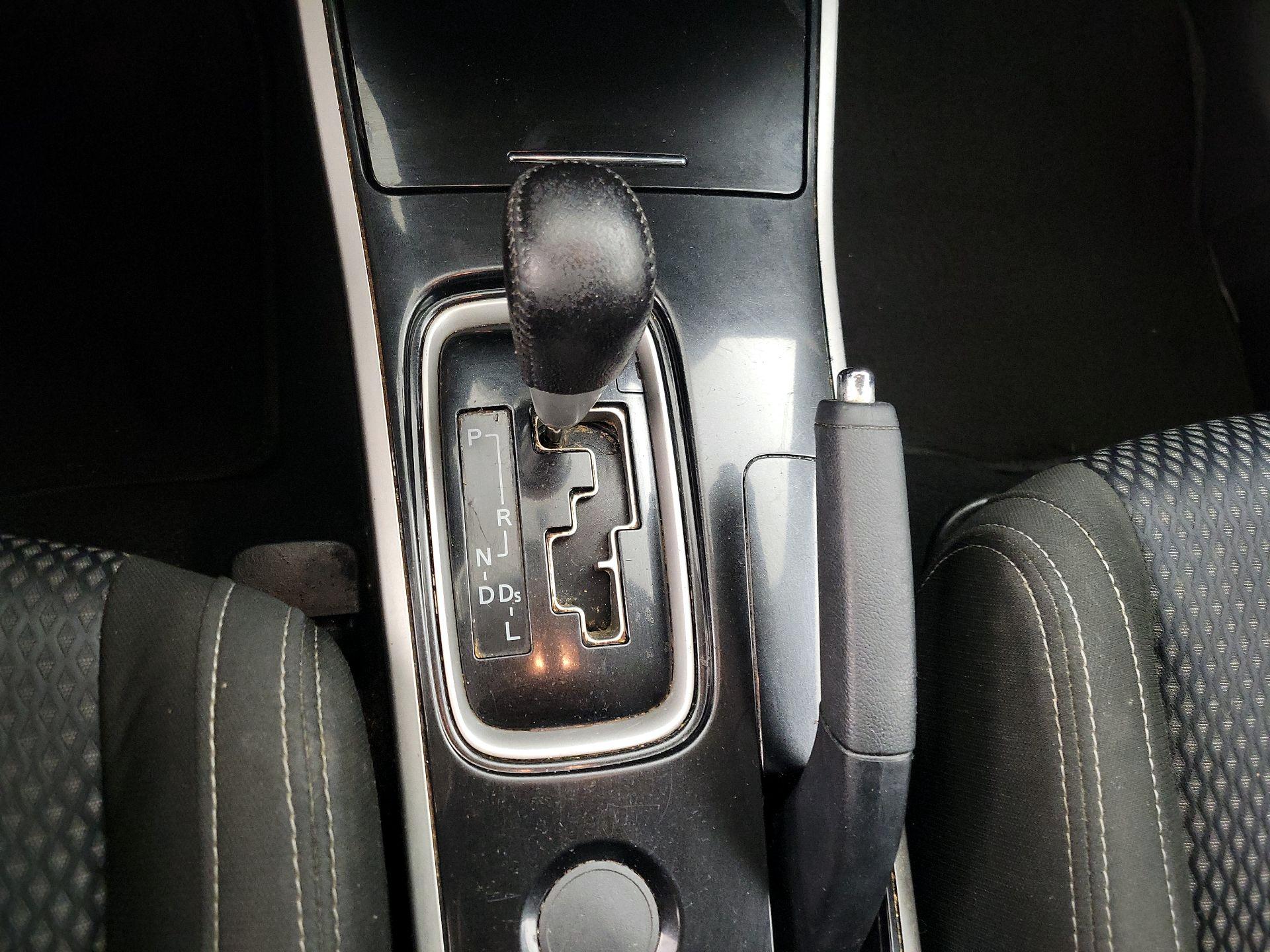 Thumbnail: 2017 Mitsubishi Outlander - 17