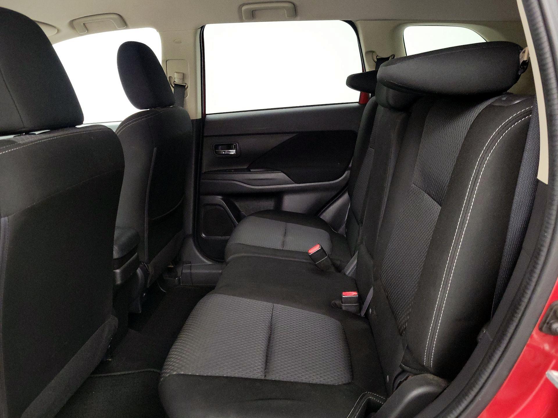 Thumbnail: 2017 Mitsubishi Outlander - 19