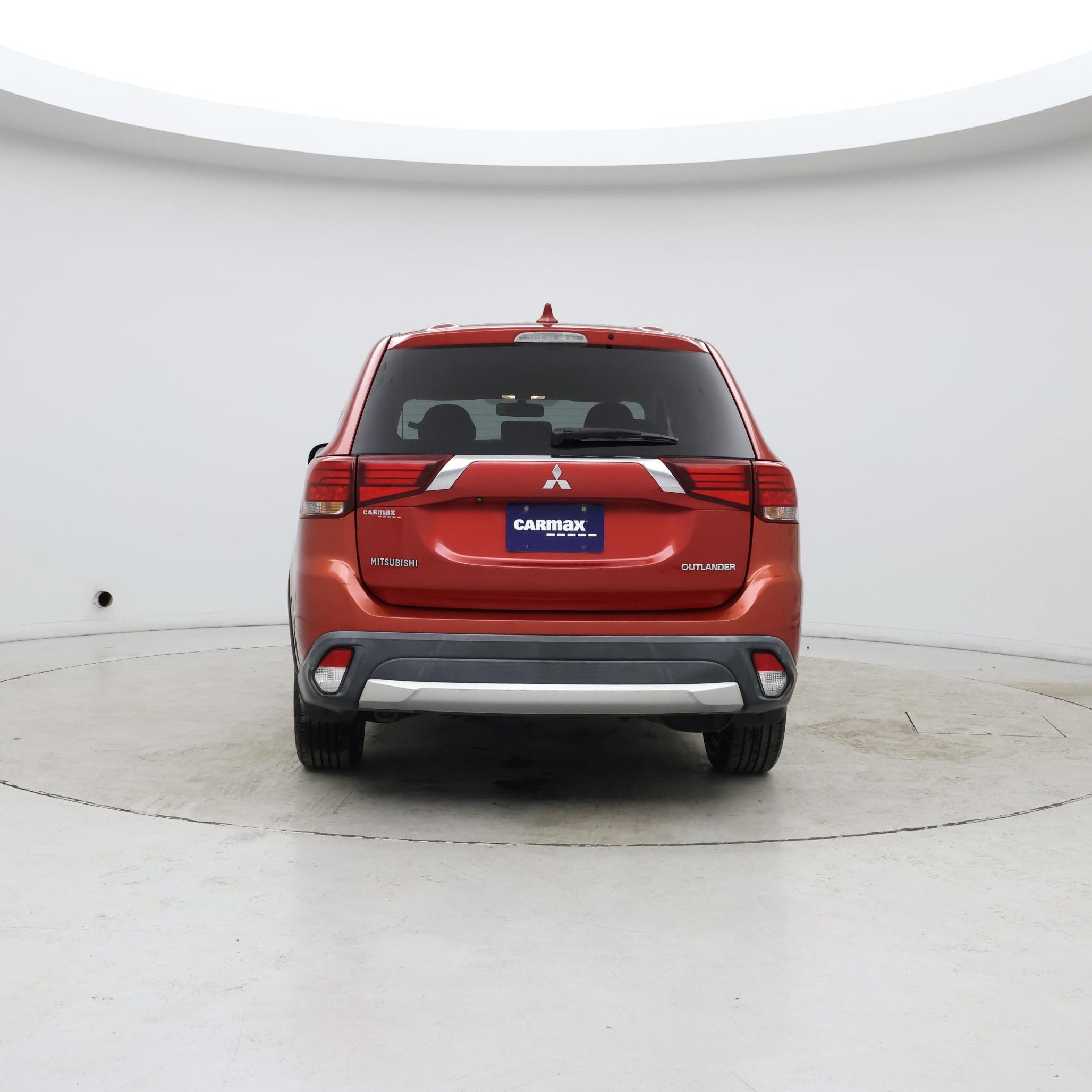 Thumbnail: 2017 Mitsubishi Outlander - 6