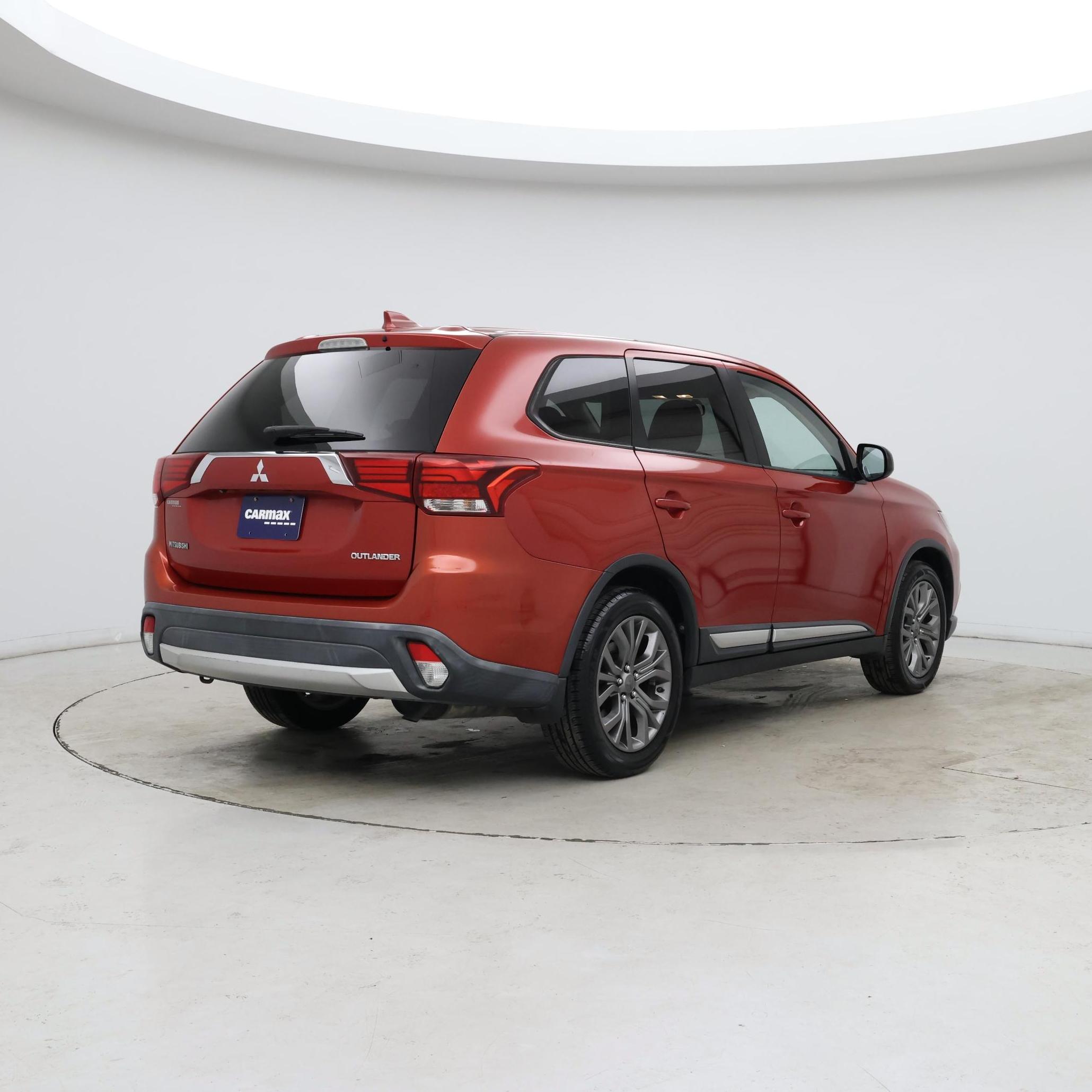 Thumbnail: 2017 Mitsubishi Outlander - 8