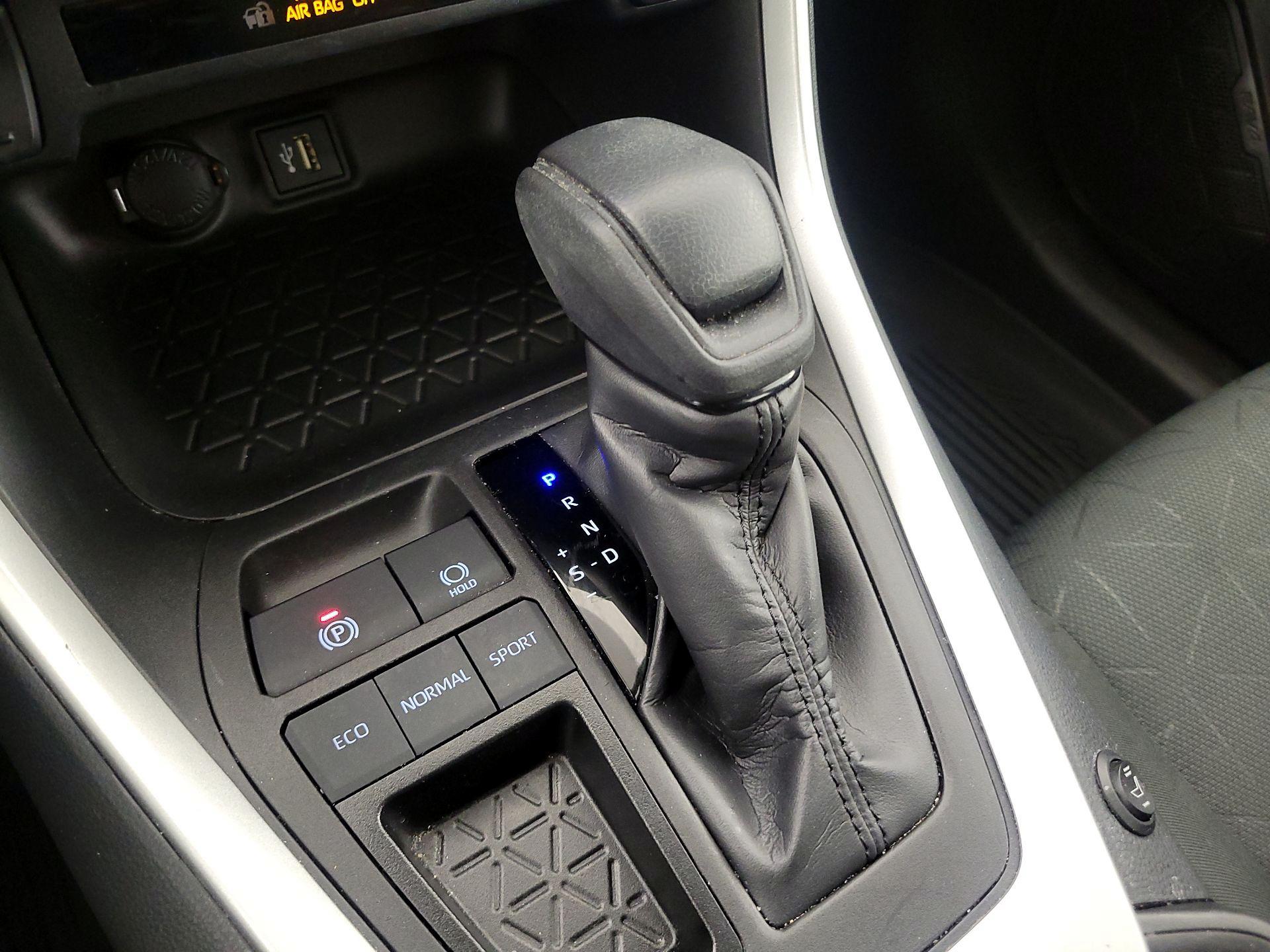 Thumbnail: 2023 Toyota RAV4 - 17