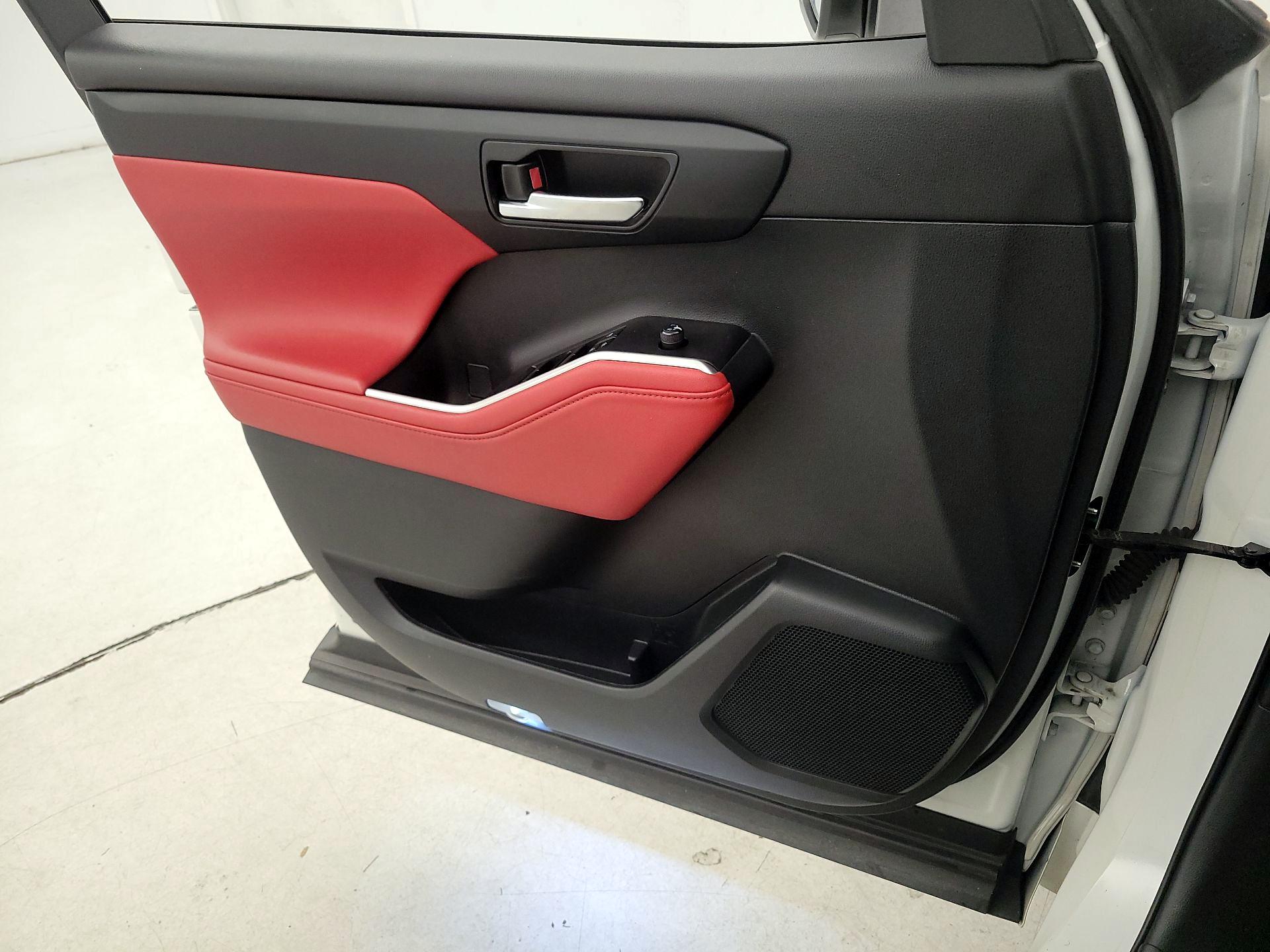 Thumbnail: 2021 Toyota Highlander - 12