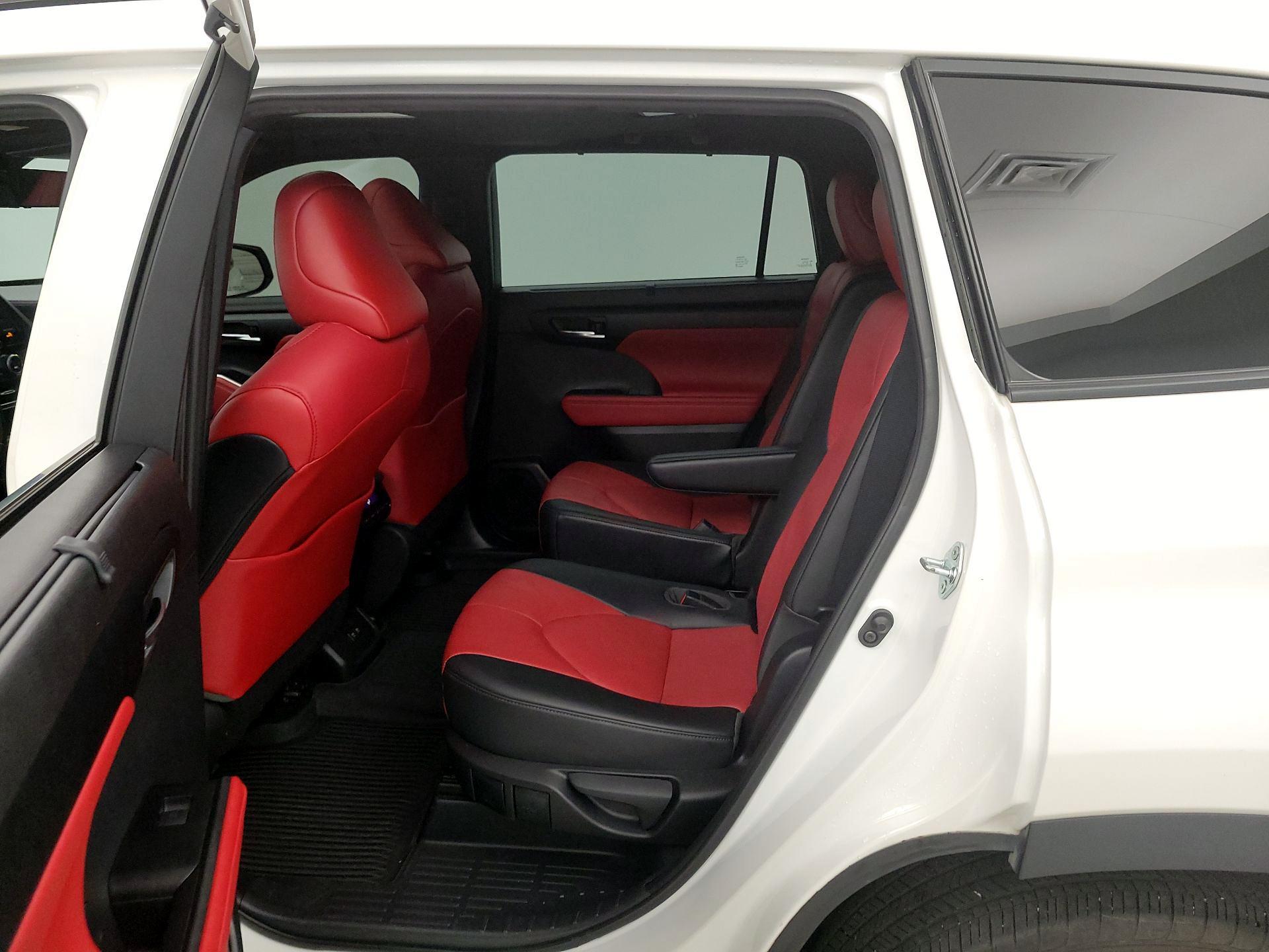 Thumbnail: 2021 Toyota Highlander - 19