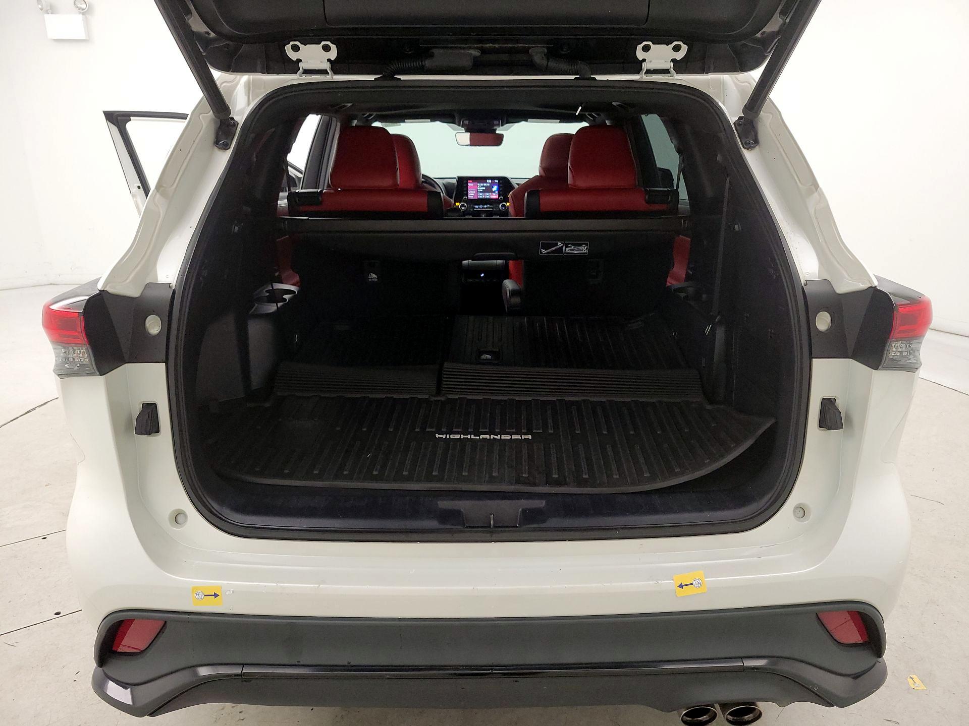 Thumbnail: 2021 Toyota Highlander - 20