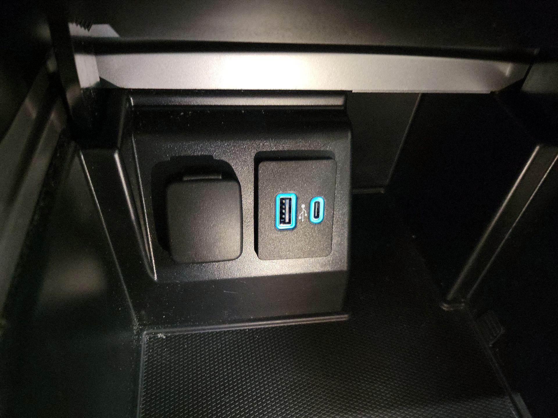 Thumbnail: 2020 Ford Explorer - 19