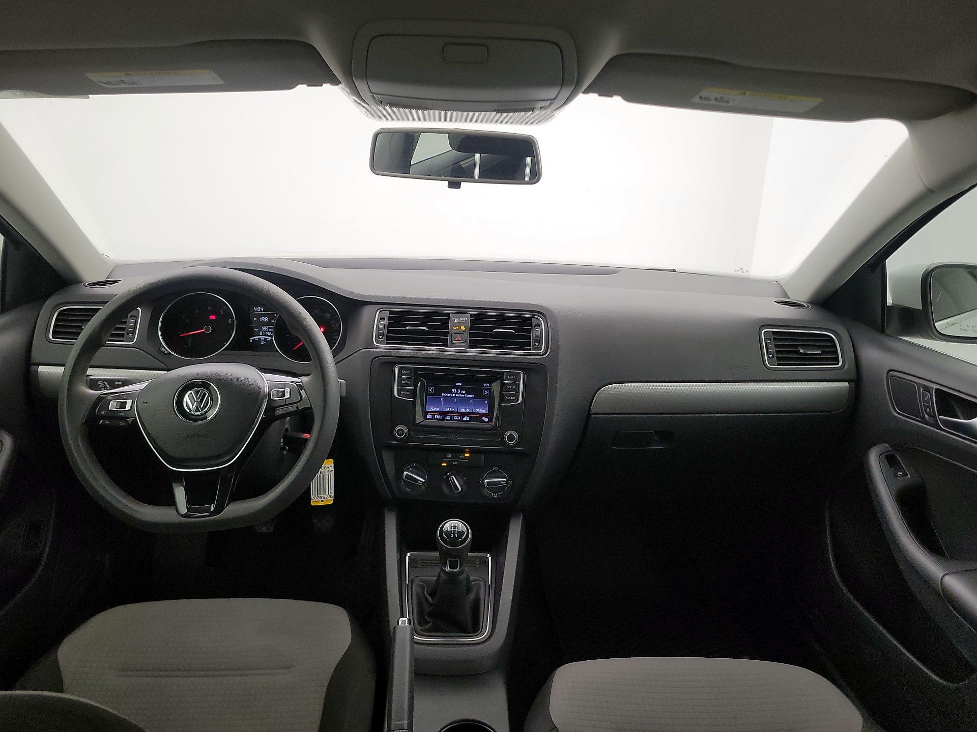 Thumbnail: 2017 Volkswagen Jetta - 9