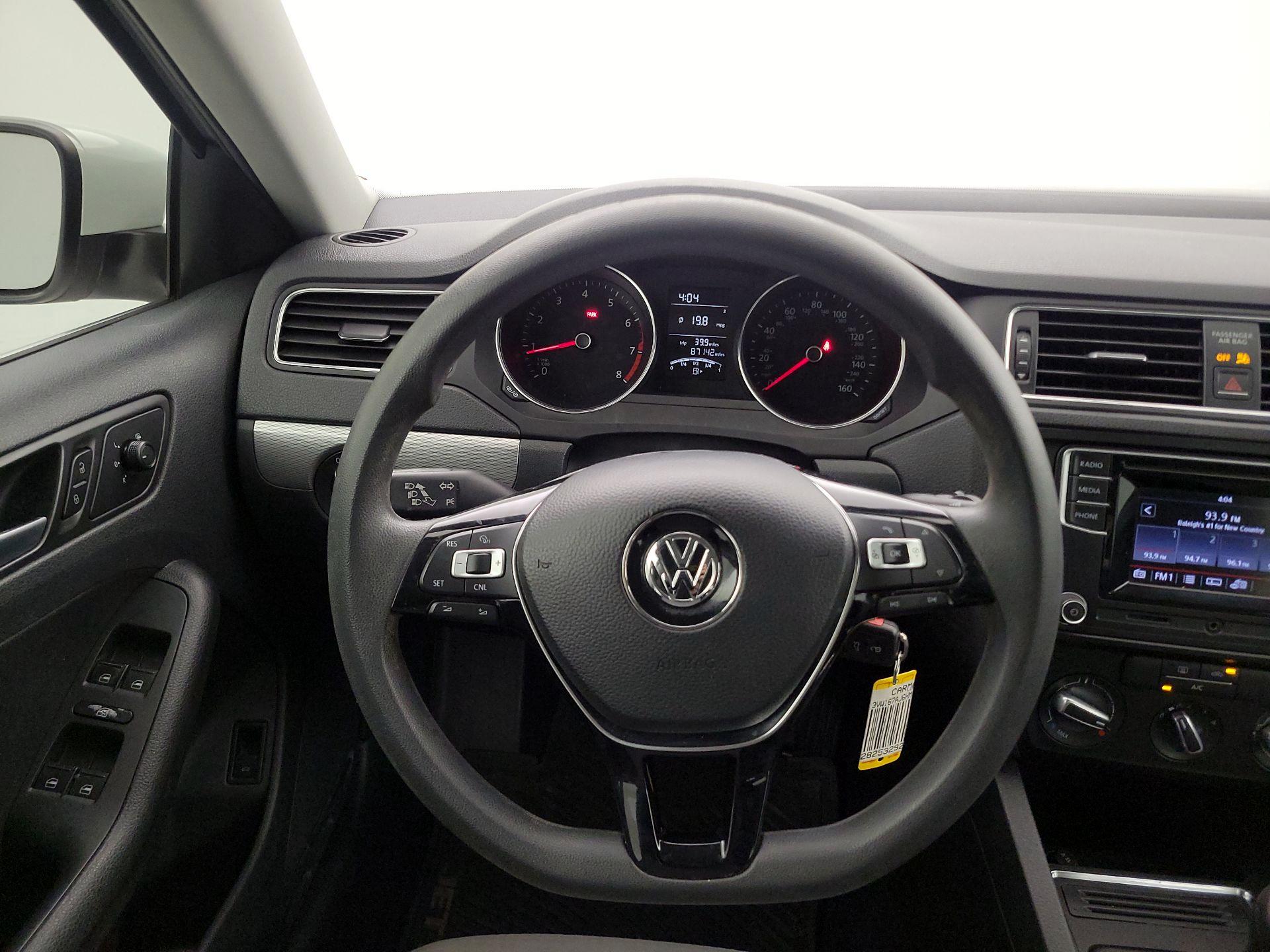 Thumbnail: 2017 Volkswagen Jetta - 10