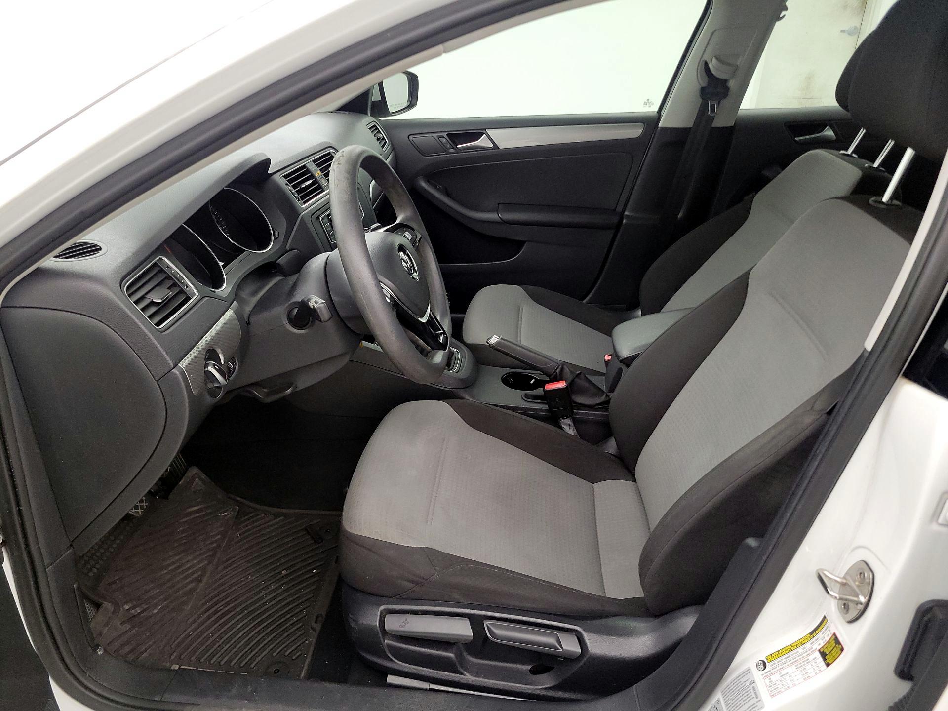 Thumbnail: 2017 Volkswagen Jetta - 11