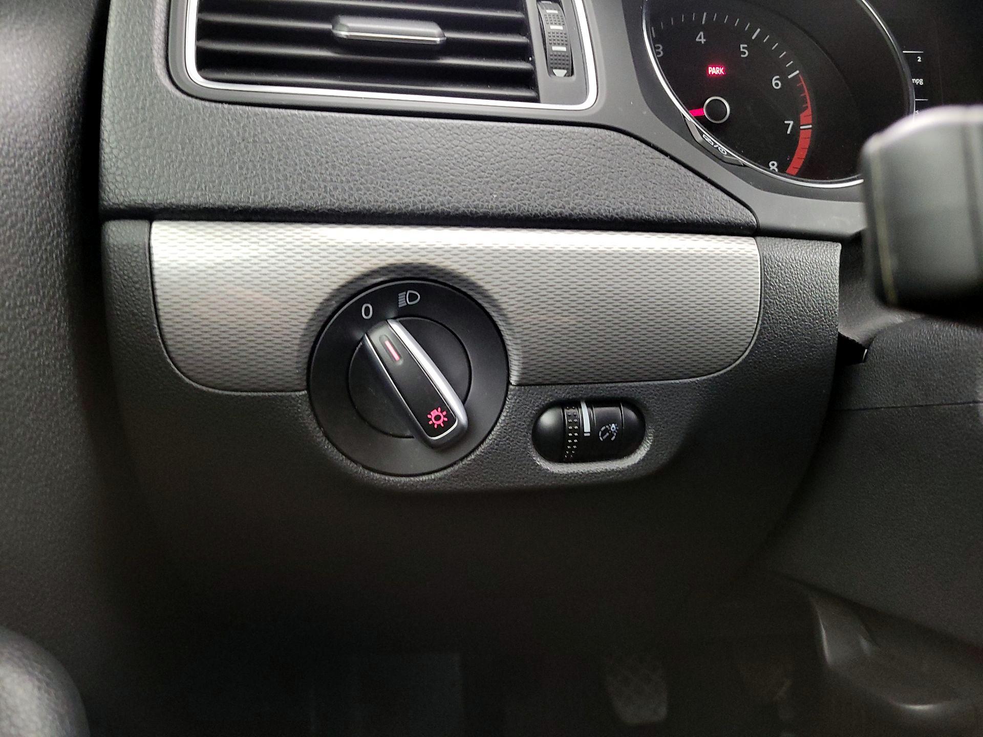 Thumbnail: 2017 Volkswagen Jetta - 13