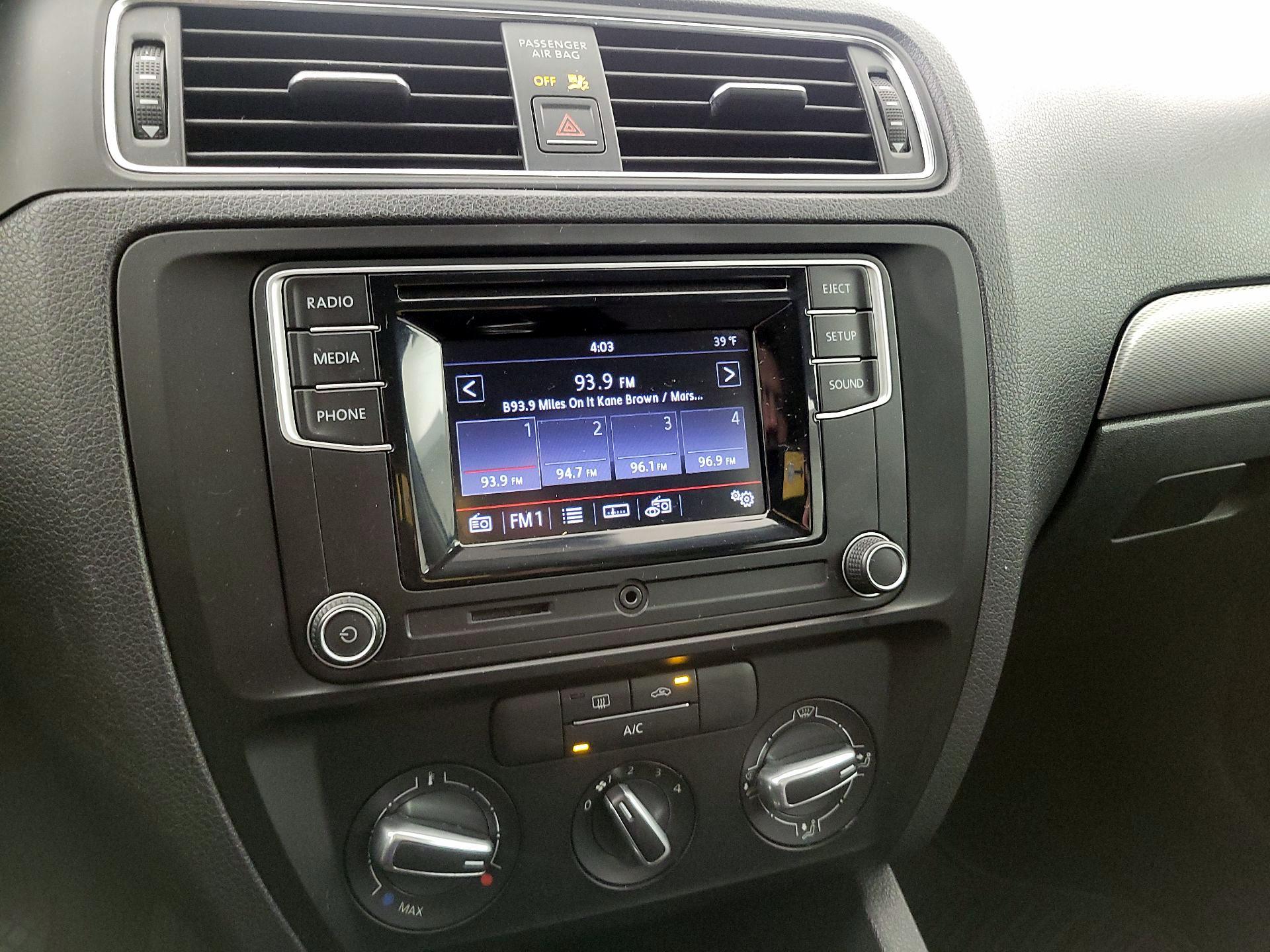 Thumbnail: 2017 Volkswagen Jetta - 15