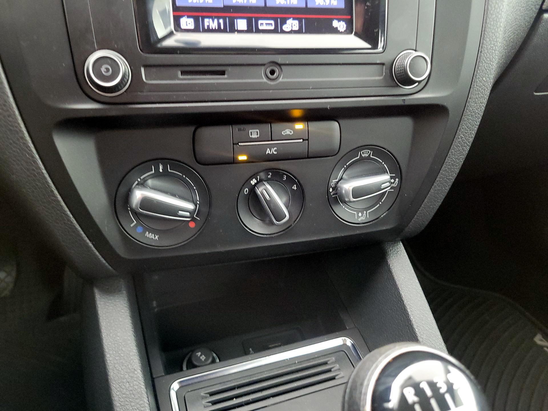 Thumbnail: 2017 Volkswagen Jetta - 16