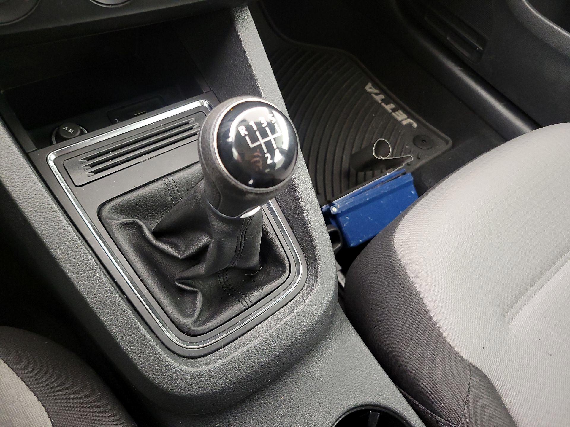 Thumbnail: 2017 Volkswagen Jetta - 17