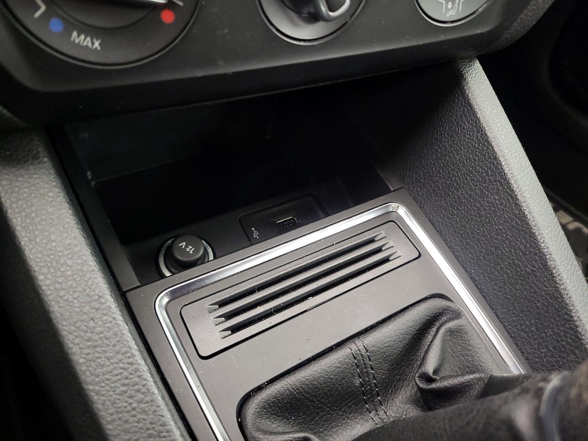 Thumbnail: 2017 Volkswagen Jetta - 18