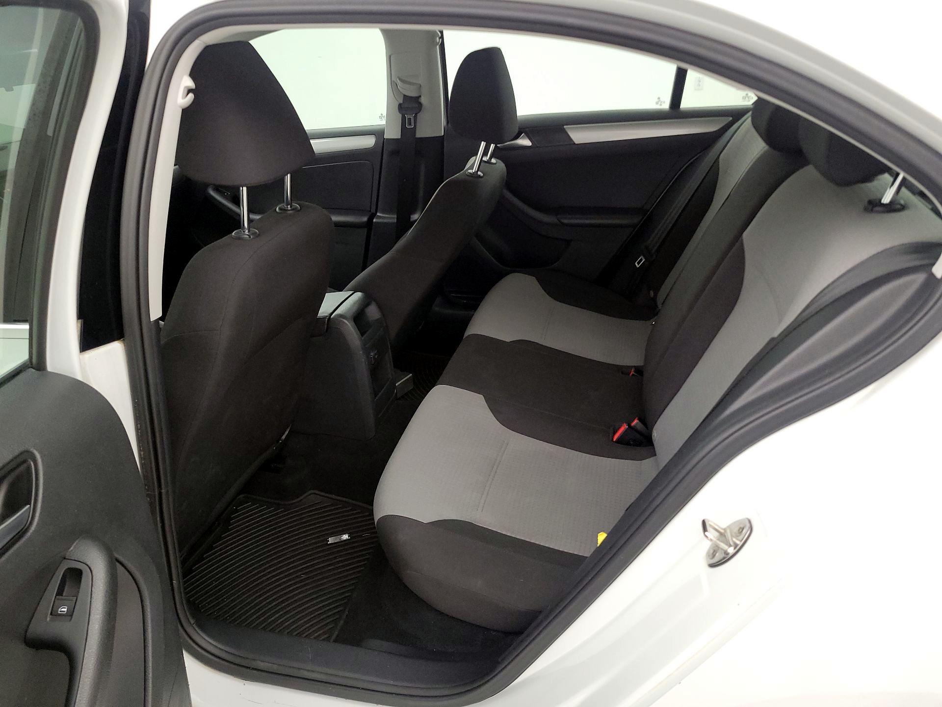 Thumbnail: 2017 Volkswagen Jetta - 19