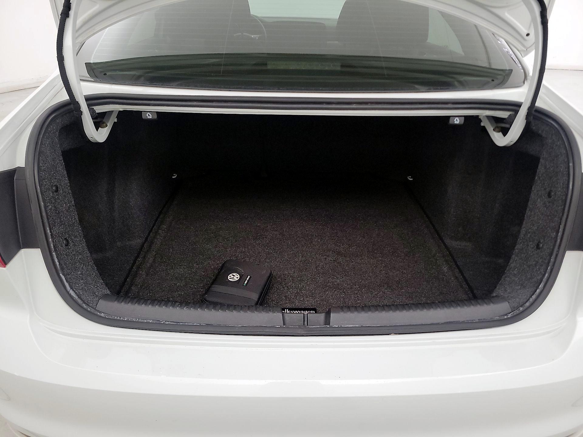 Thumbnail: 2017 Volkswagen Jetta - 20