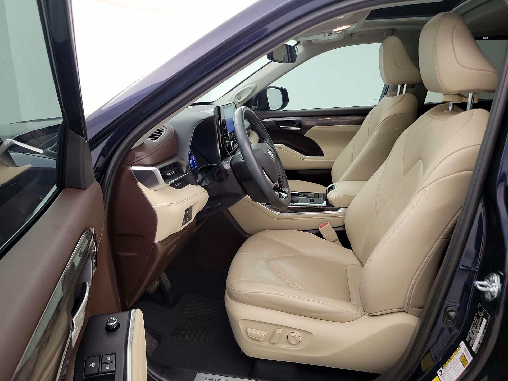 Thumbnail: 2021 Toyota Highlander - 11