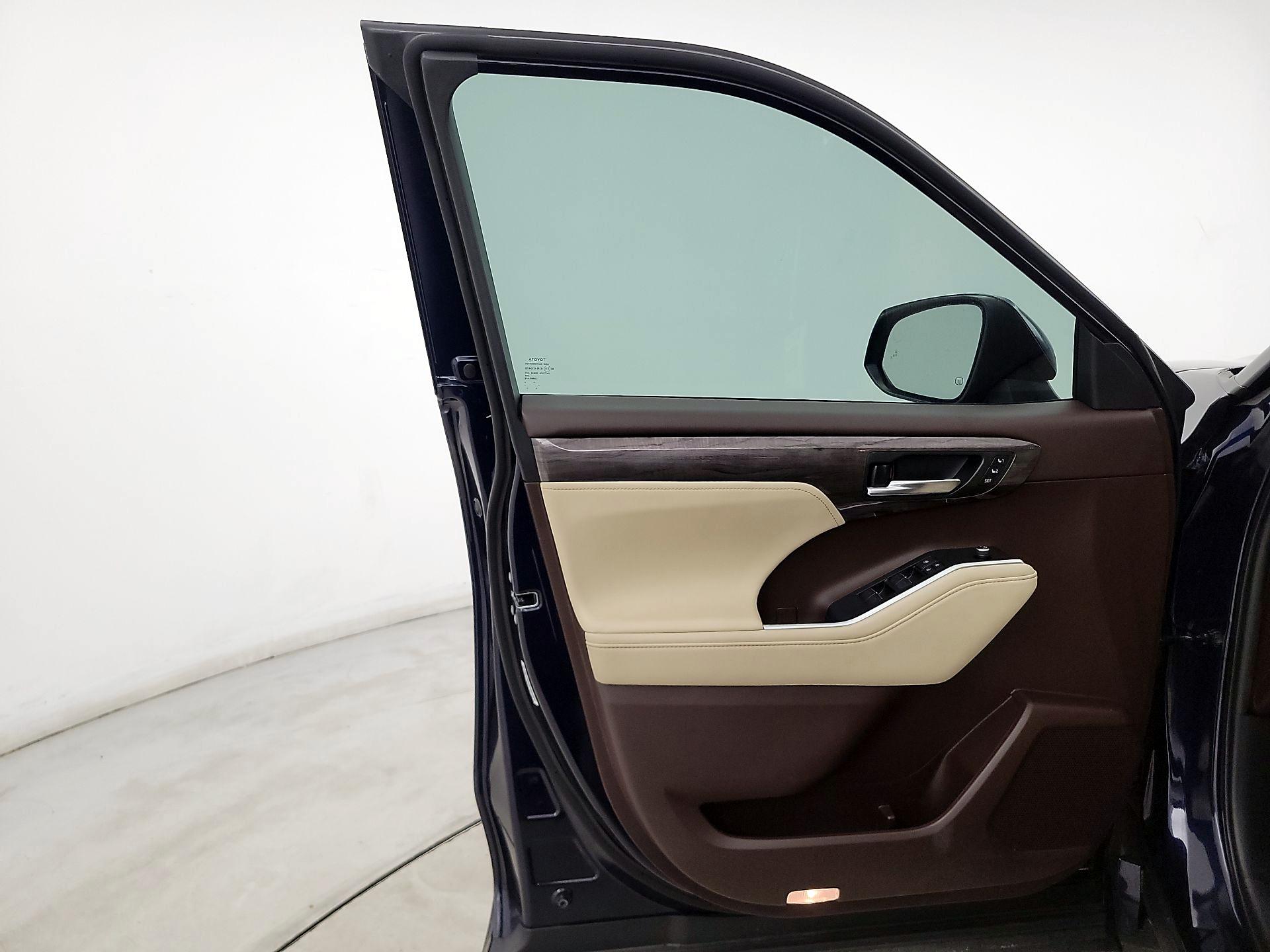 Thumbnail: 2021 Toyota Highlander - 12