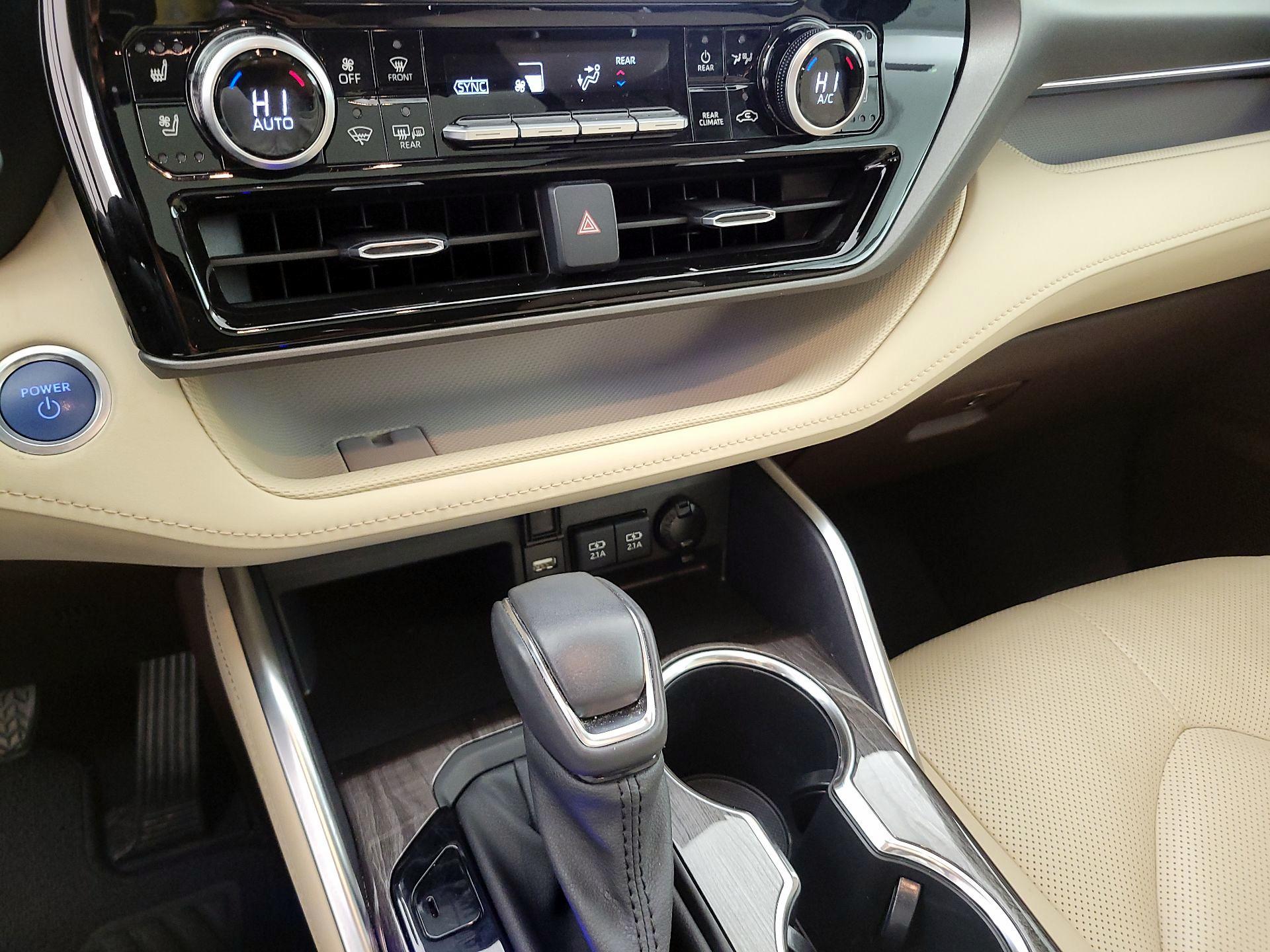 Thumbnail: 2021 Toyota Highlander - 17