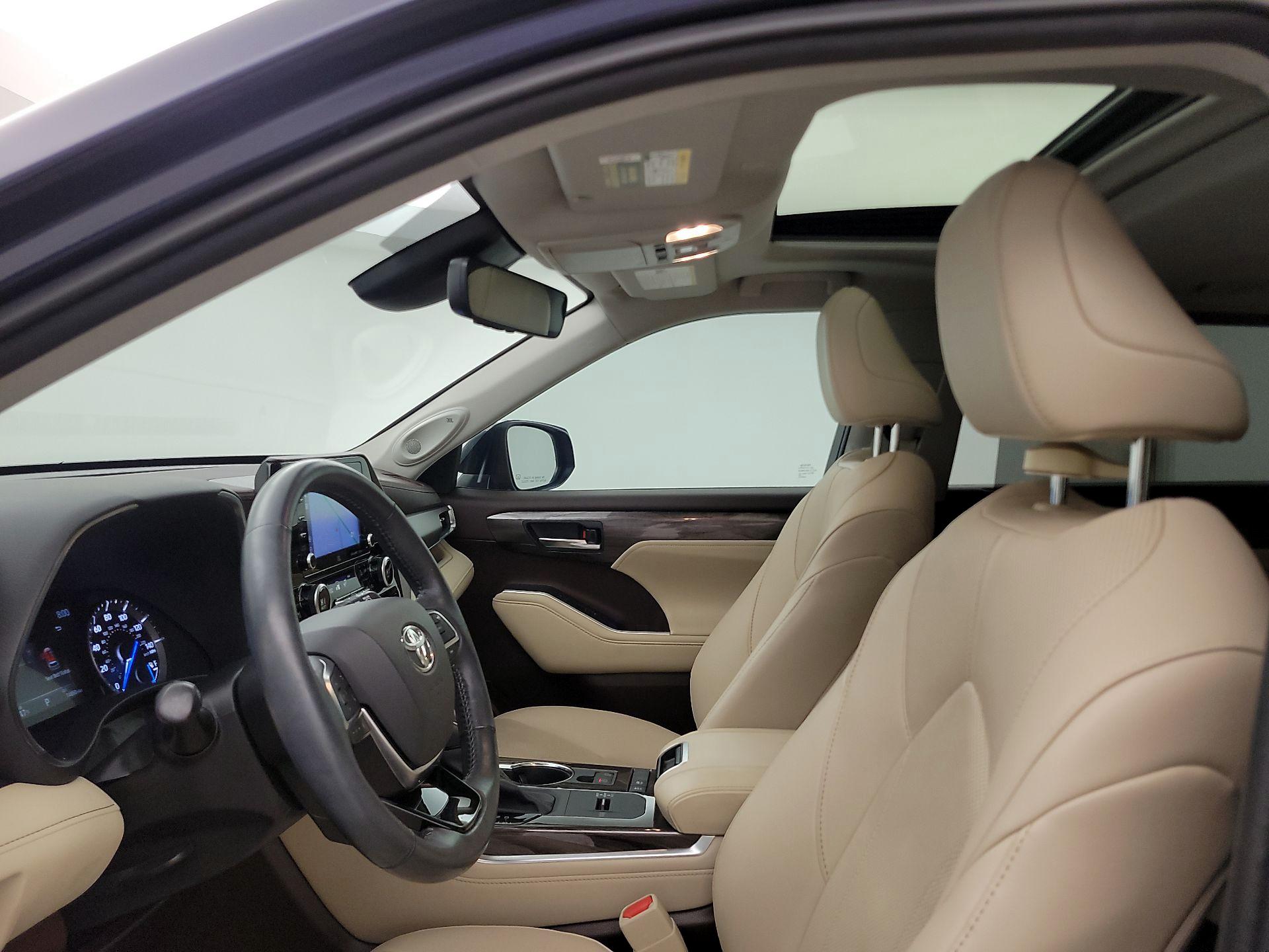 Thumbnail: 2021 Toyota Highlander - 20