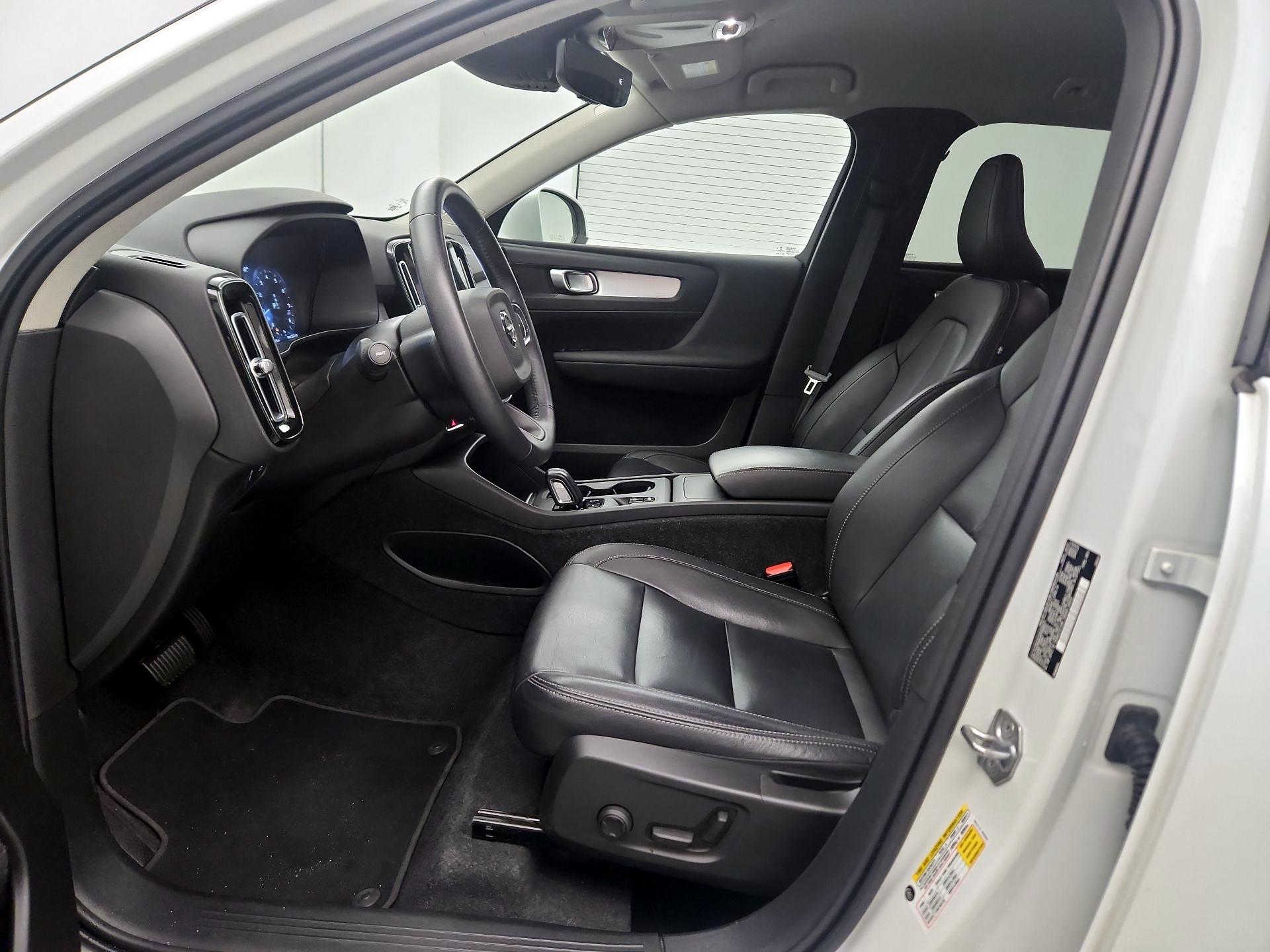 Thumbnail: 2021 Volvo XC40 - 11