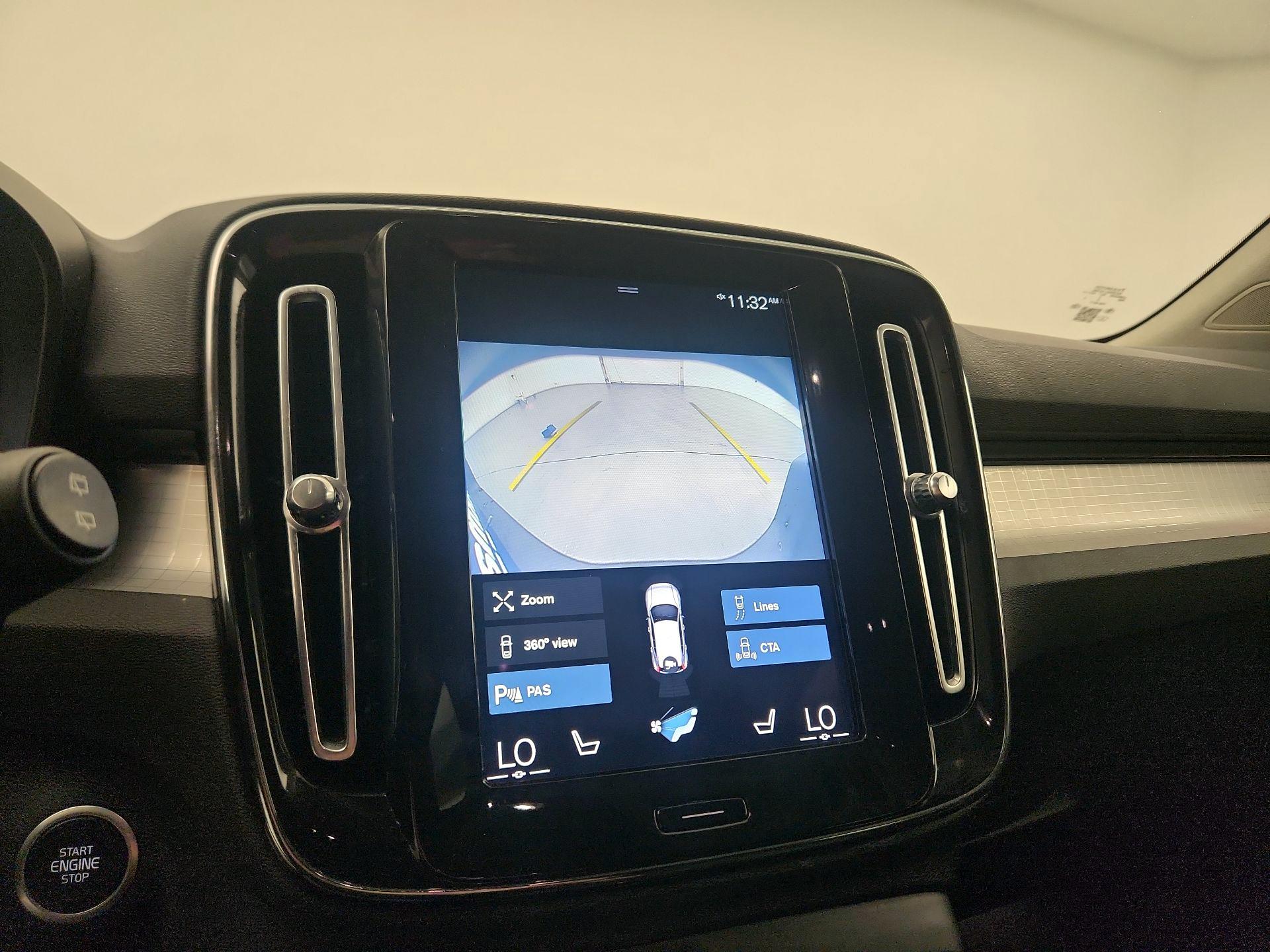 Thumbnail: 2021 Volvo XC40 - 15