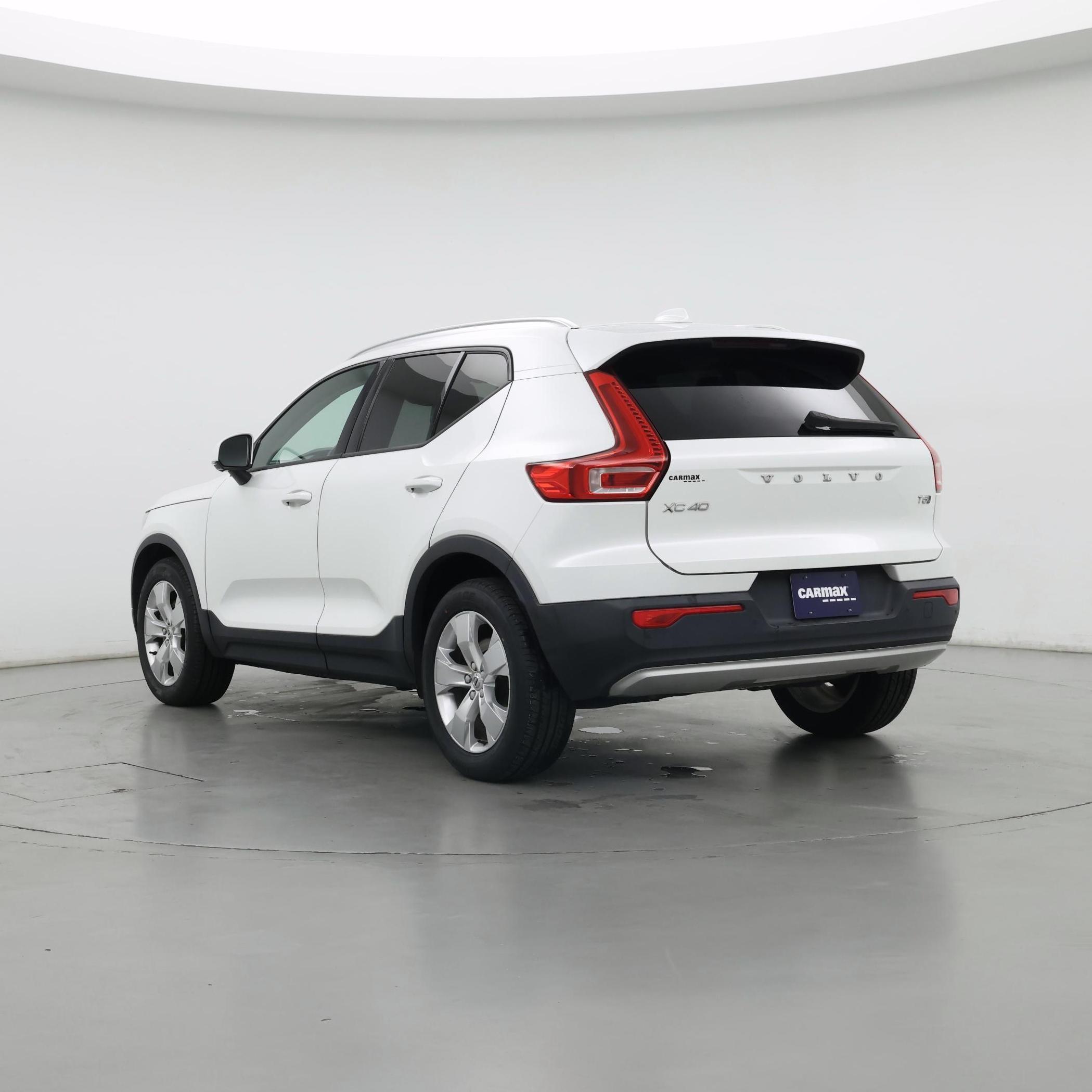 Thumbnail: 2021 Volvo XC40 - 2