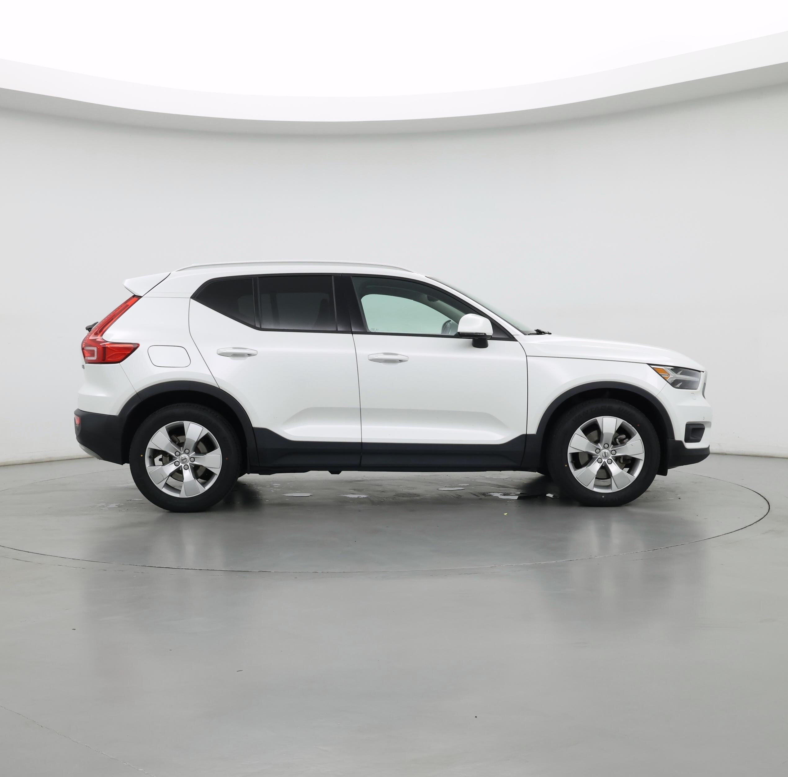 Thumbnail: 2021 Volvo XC40 - 7