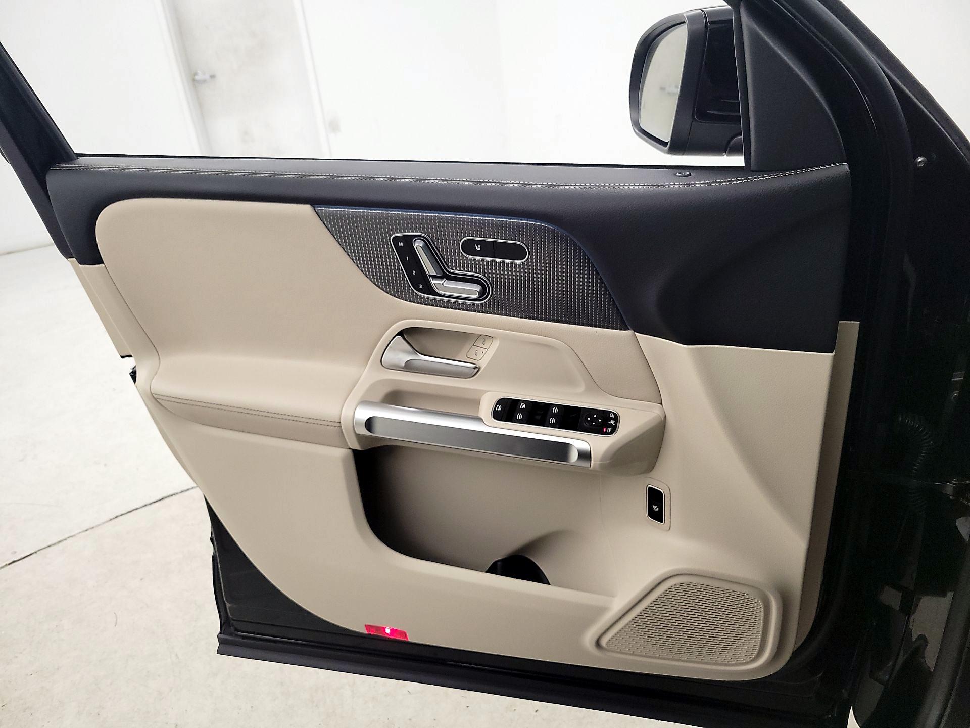 Thumbnail: 2021 Mercedes-Benz GLB - 12