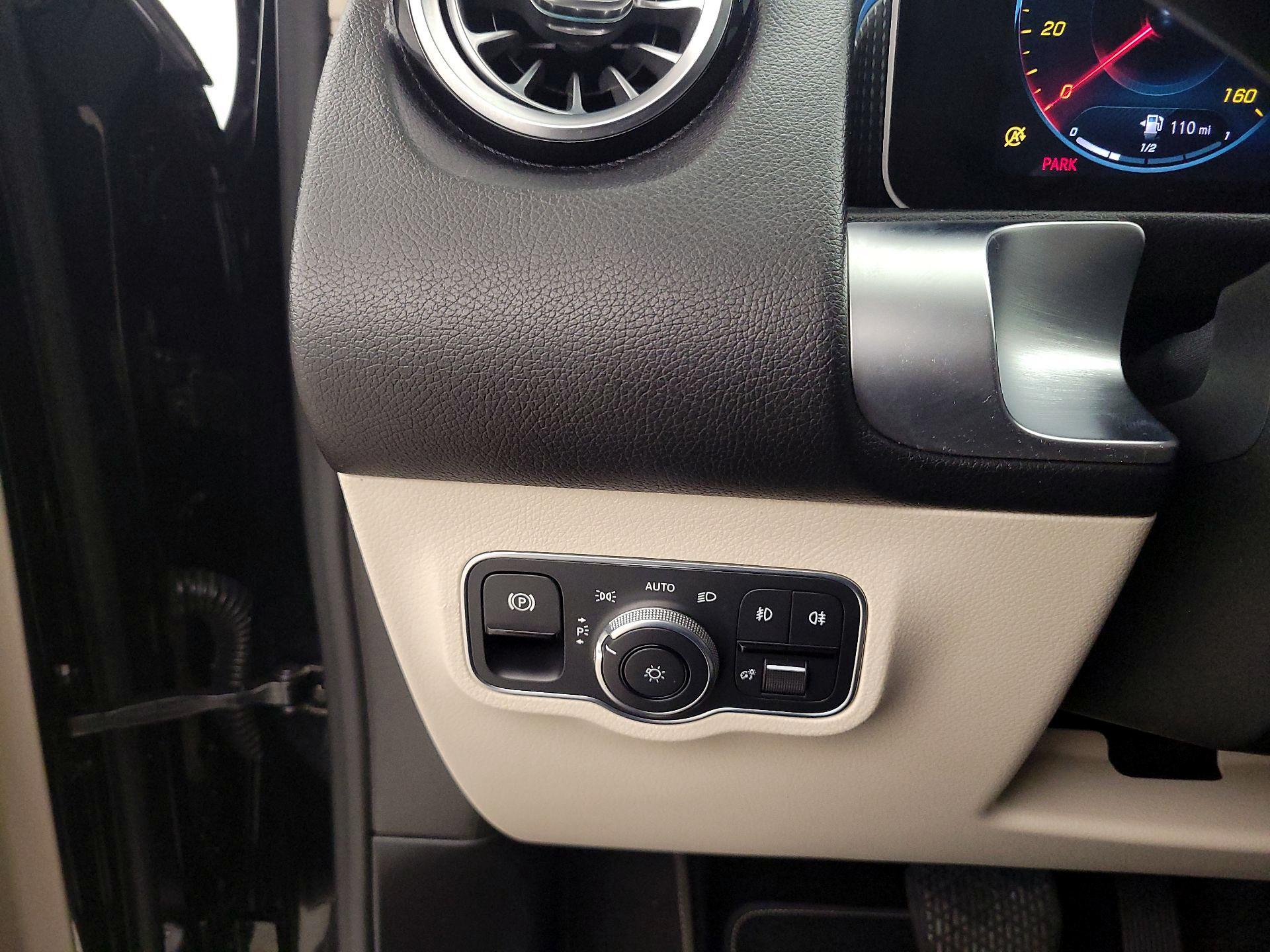 Thumbnail: 2021 Mercedes-Benz GLB - 13