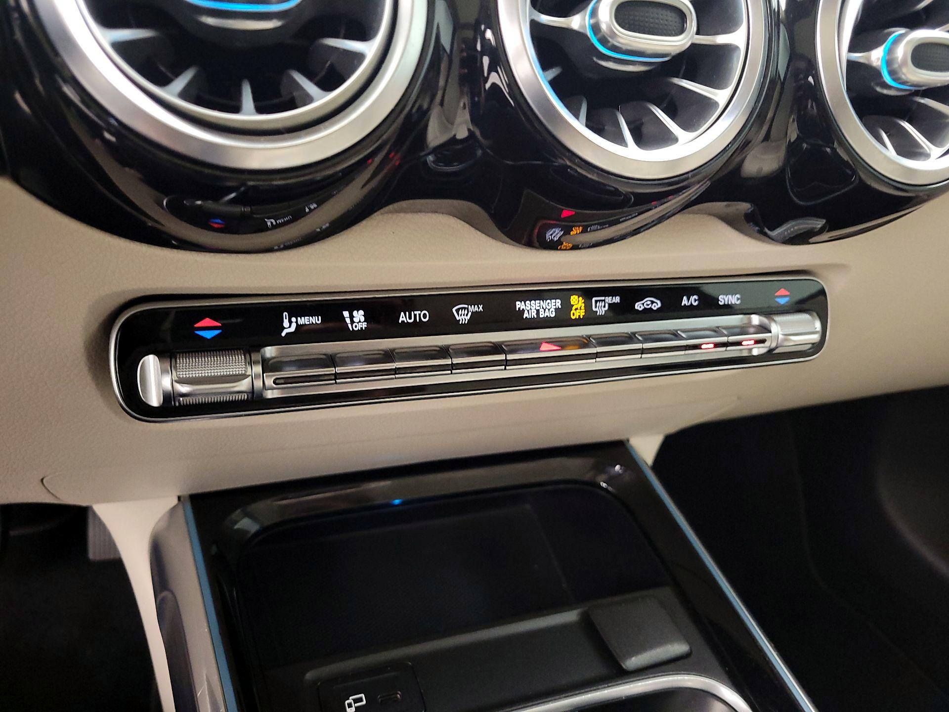 Thumbnail: 2021 Mercedes-Benz GLB - 16