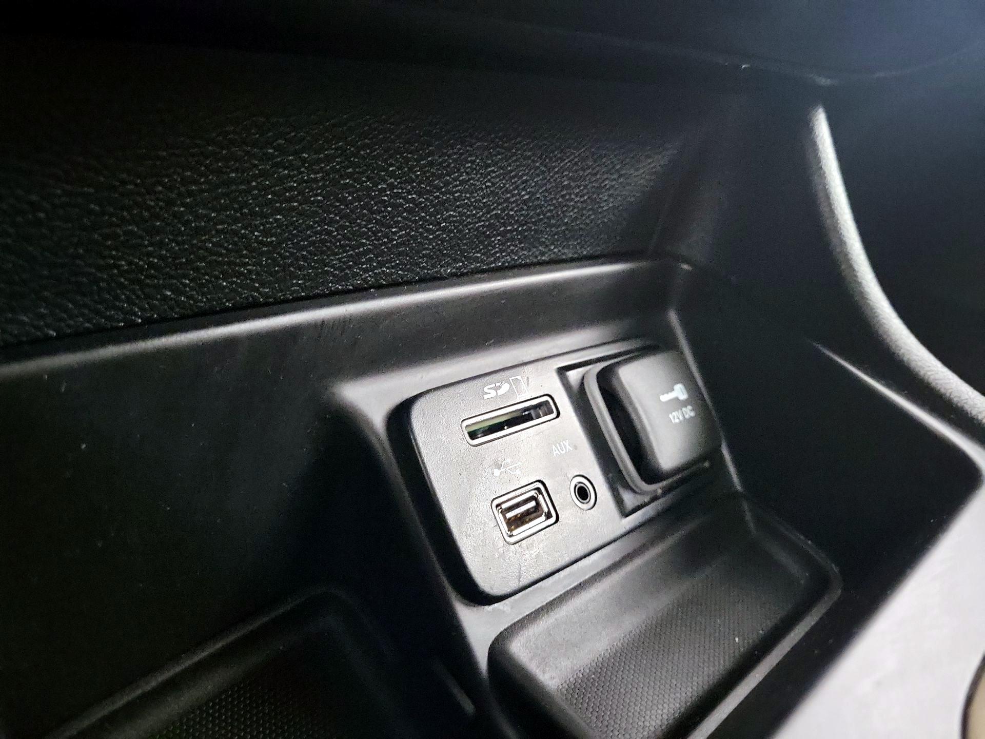 Thumbnail: 2015 Jeep Cherokee - 16