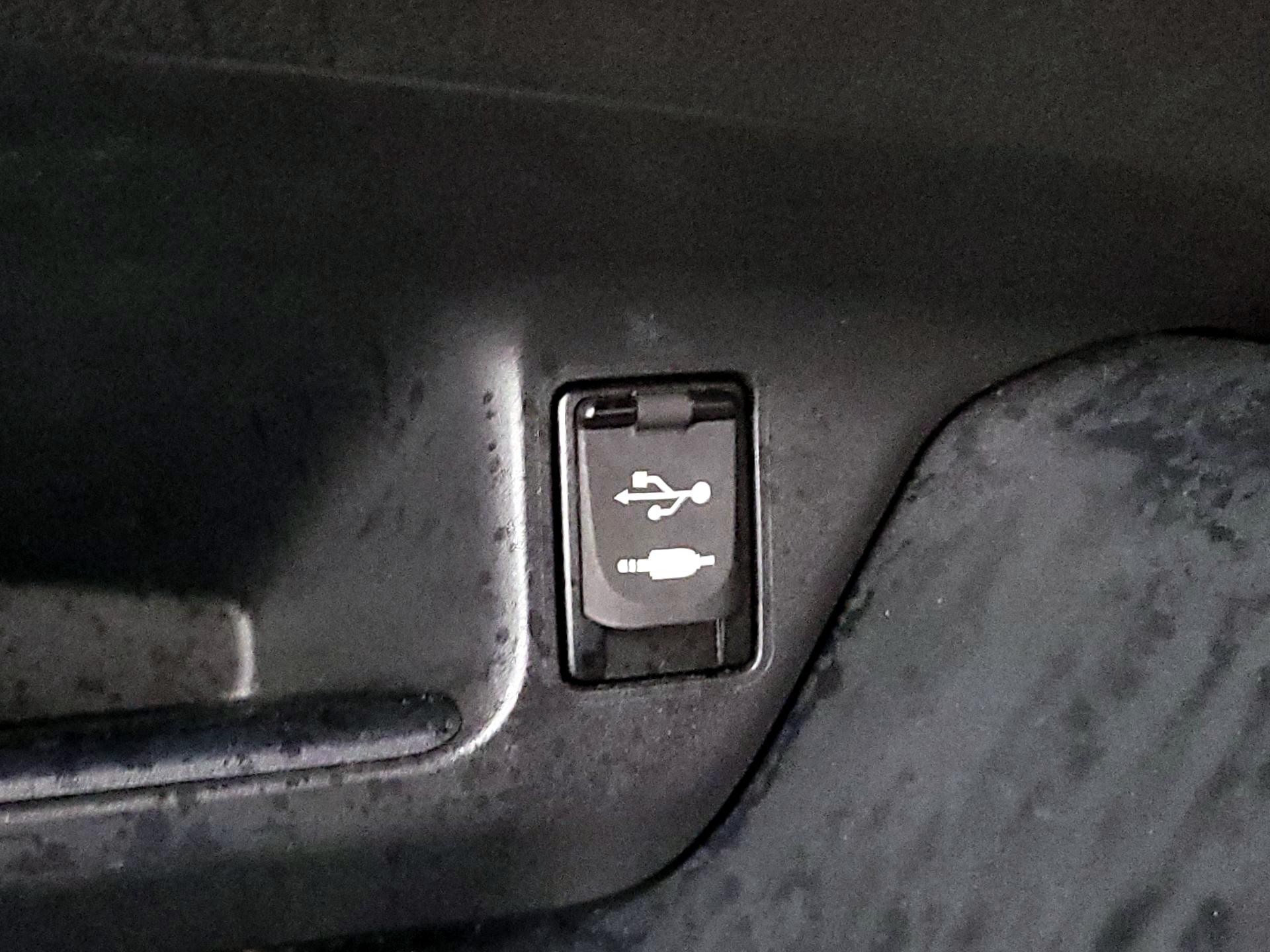 Thumbnail: 2018 Toyota C-HR - 18